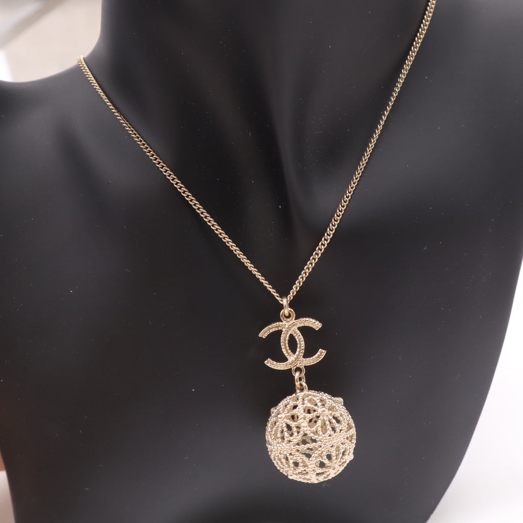 Chanel Ball and Chain CC Logo Necklace twins LDJ4874