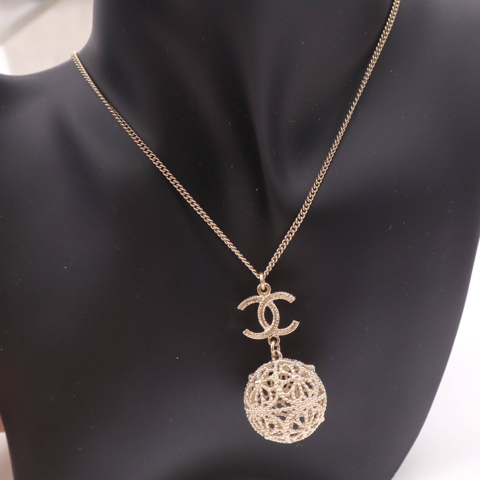 Chanel Ball and Chain CC Logo Necklace twins LDJ4874