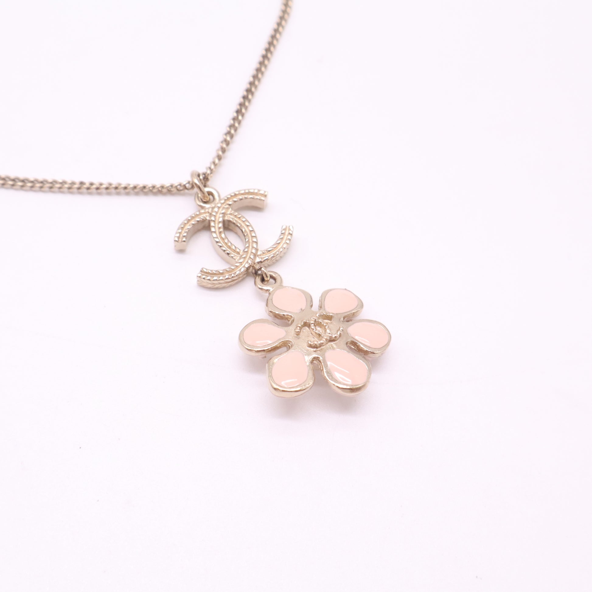 Chanel Faux Pearl & Resin CC Flower Pendant Necklace twins LDJ4869