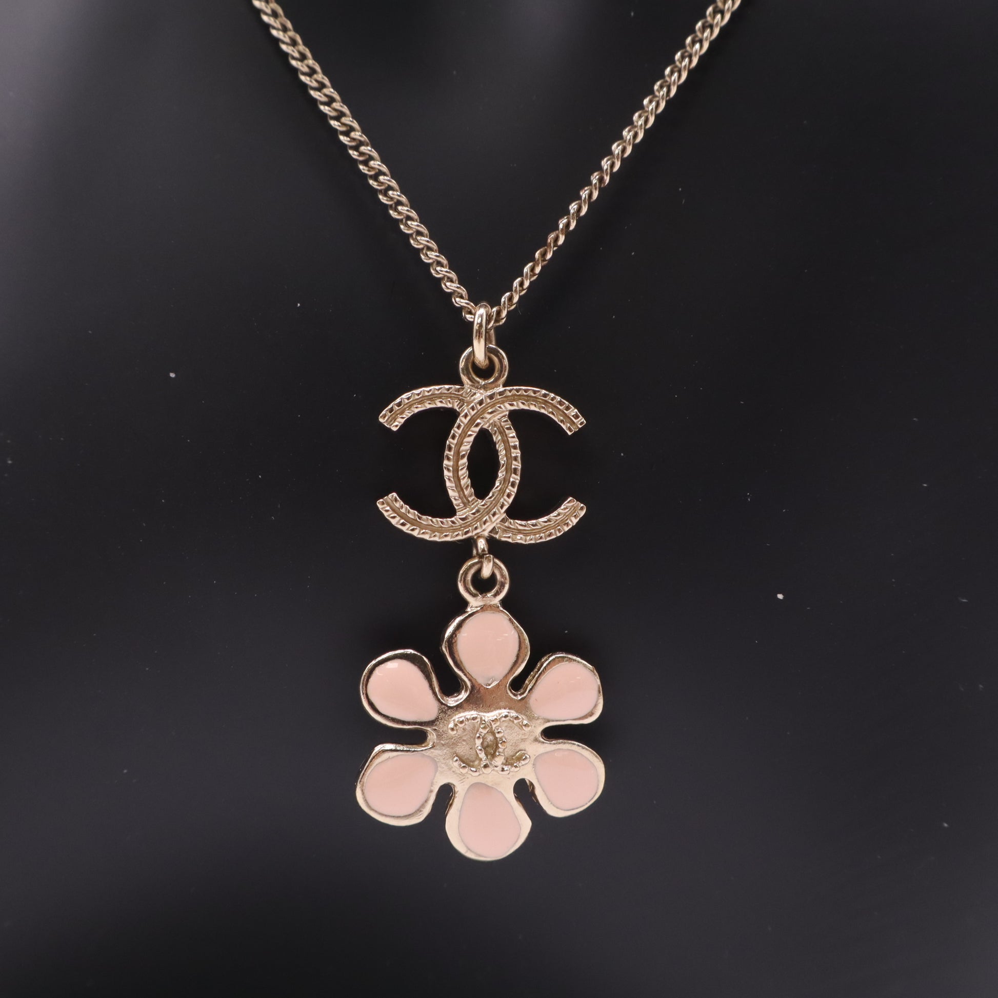 Chanel Faux Pearl & Resin CC Flower Pendant Necklace twins LDJ4869