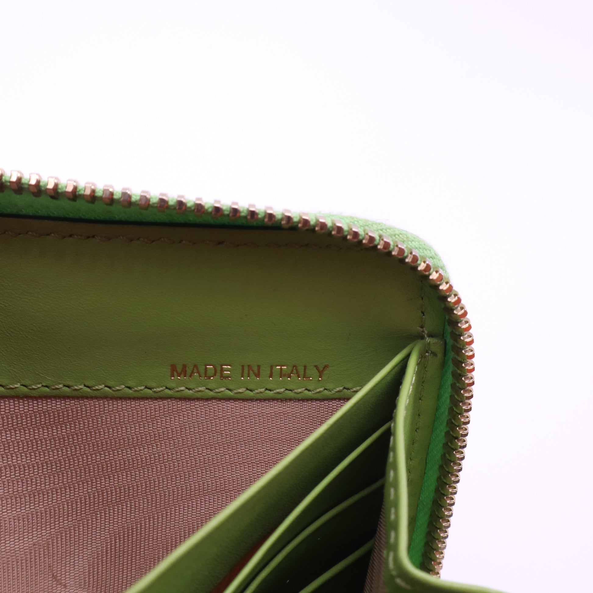Valentino Garavani Rockstud Zip Around W21127