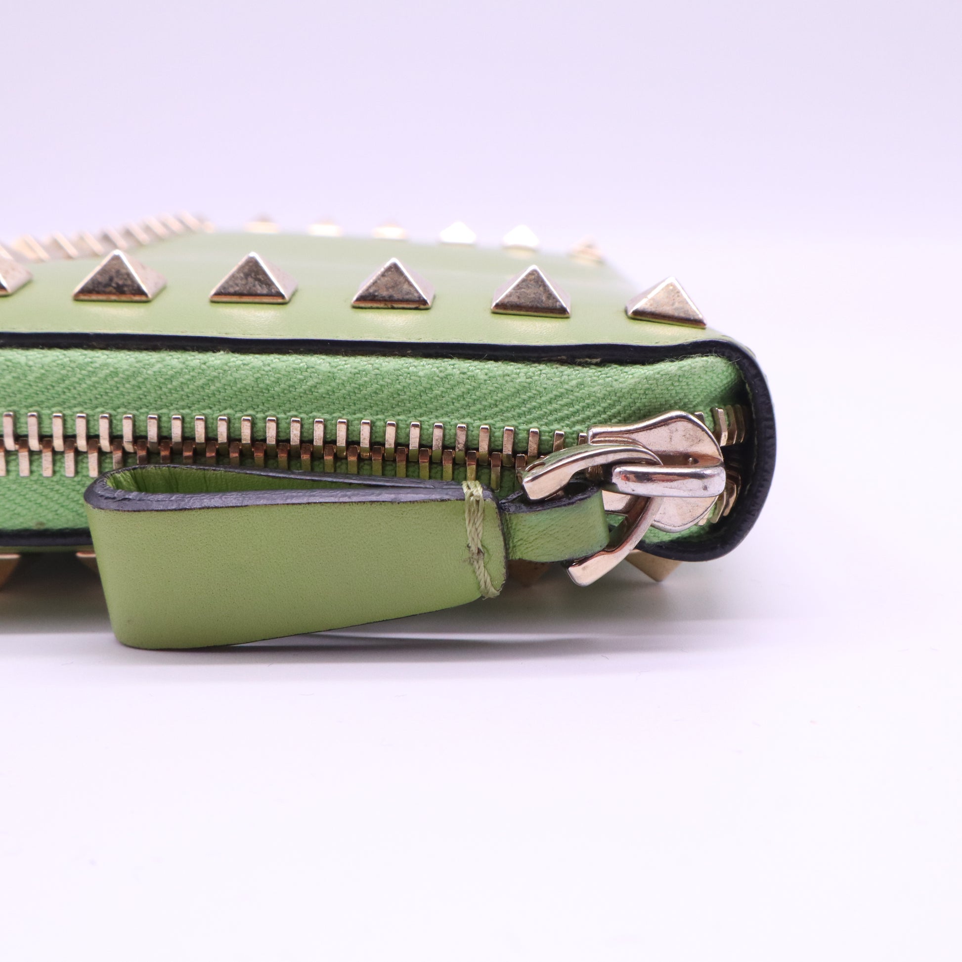 Valentino Garavani Rockstud Zip Around W21127