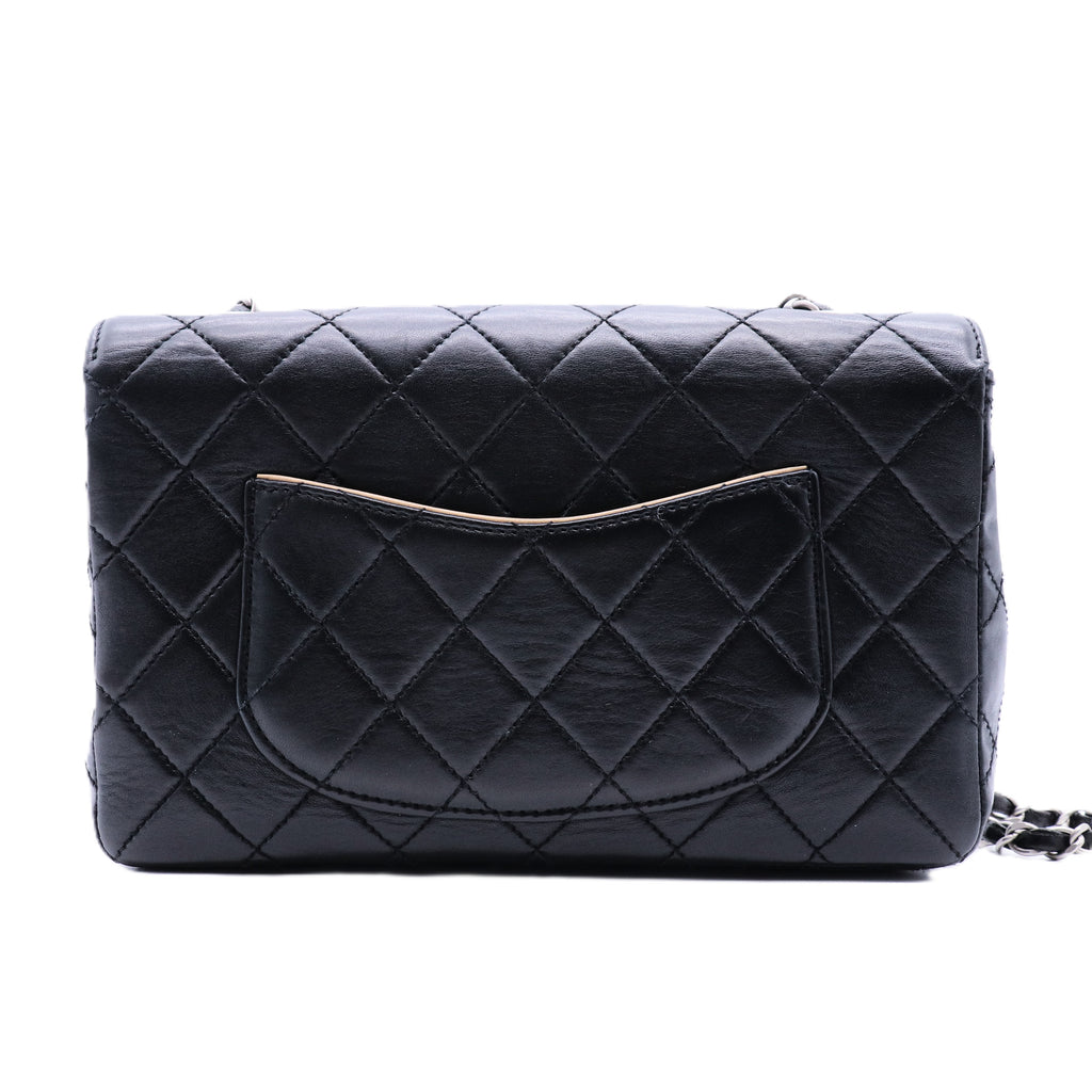 Classic single flap shoulder bag