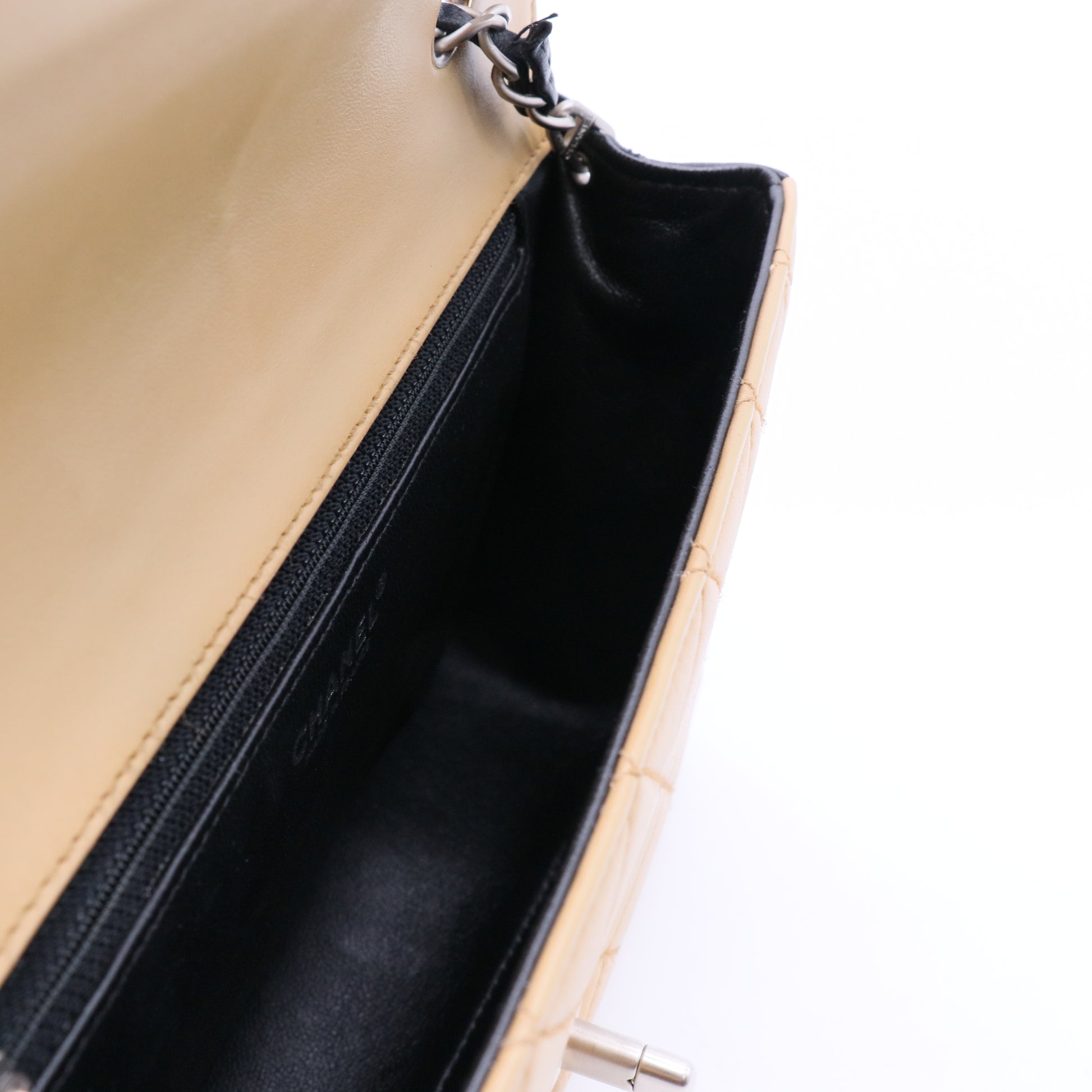 Classic single flap shoulder bag