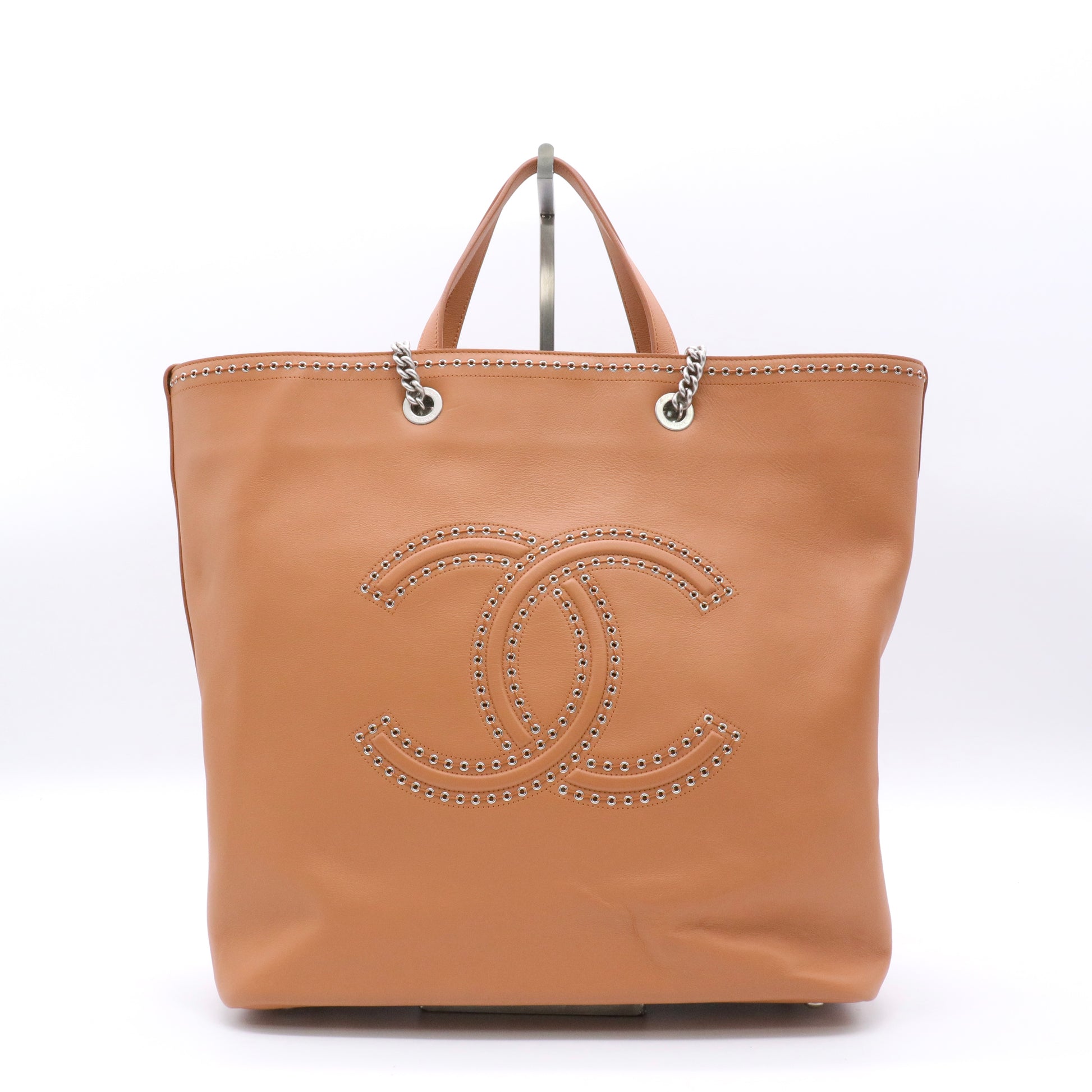 Calfskin Large Coco Eyelets Shopping Tote Camel