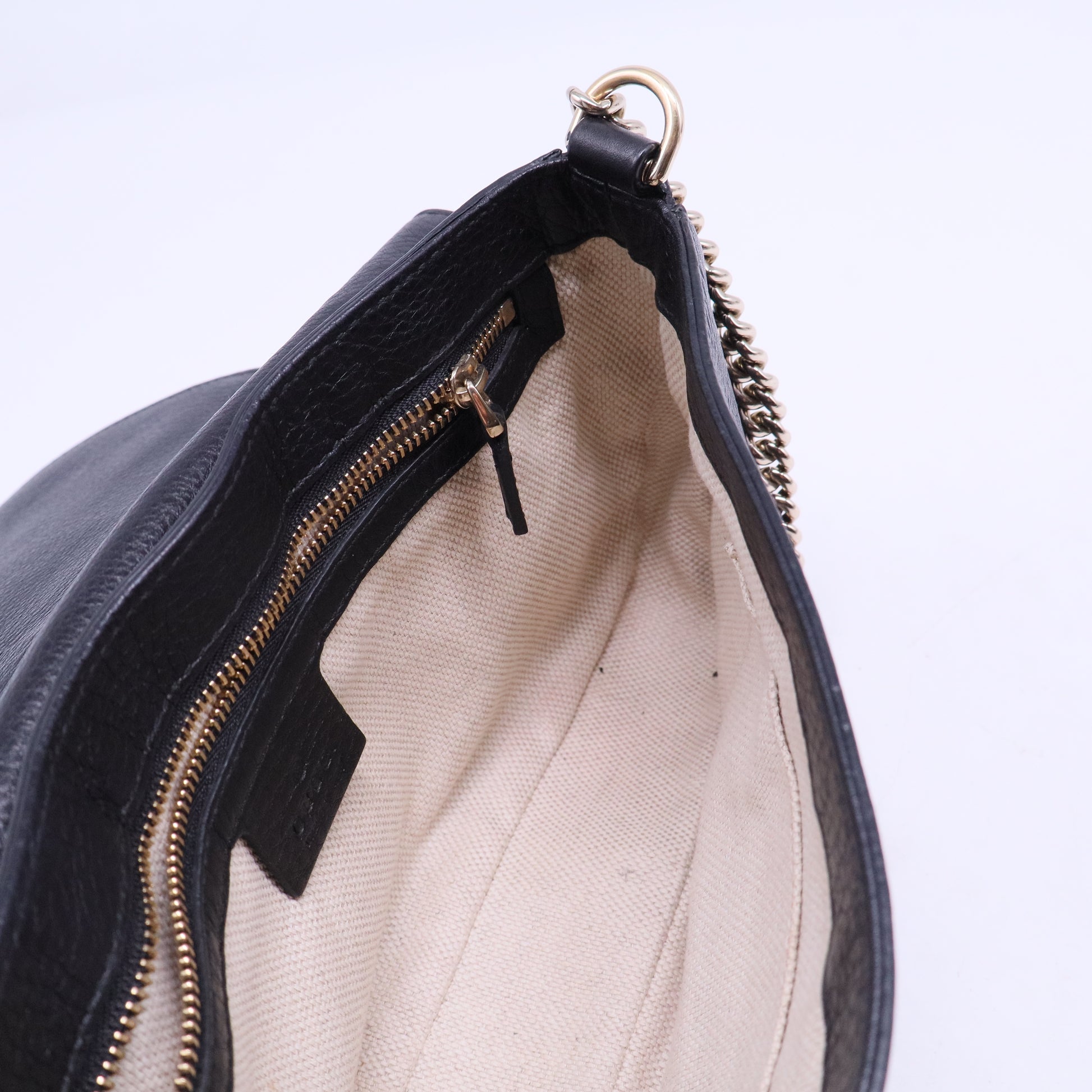 Soho Chain Crossbody Bag Leather Medium B20899