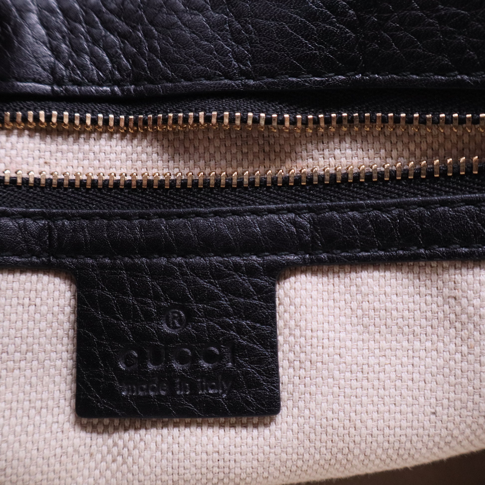 Soho Chain Crossbody Bag Leather Medium B20899