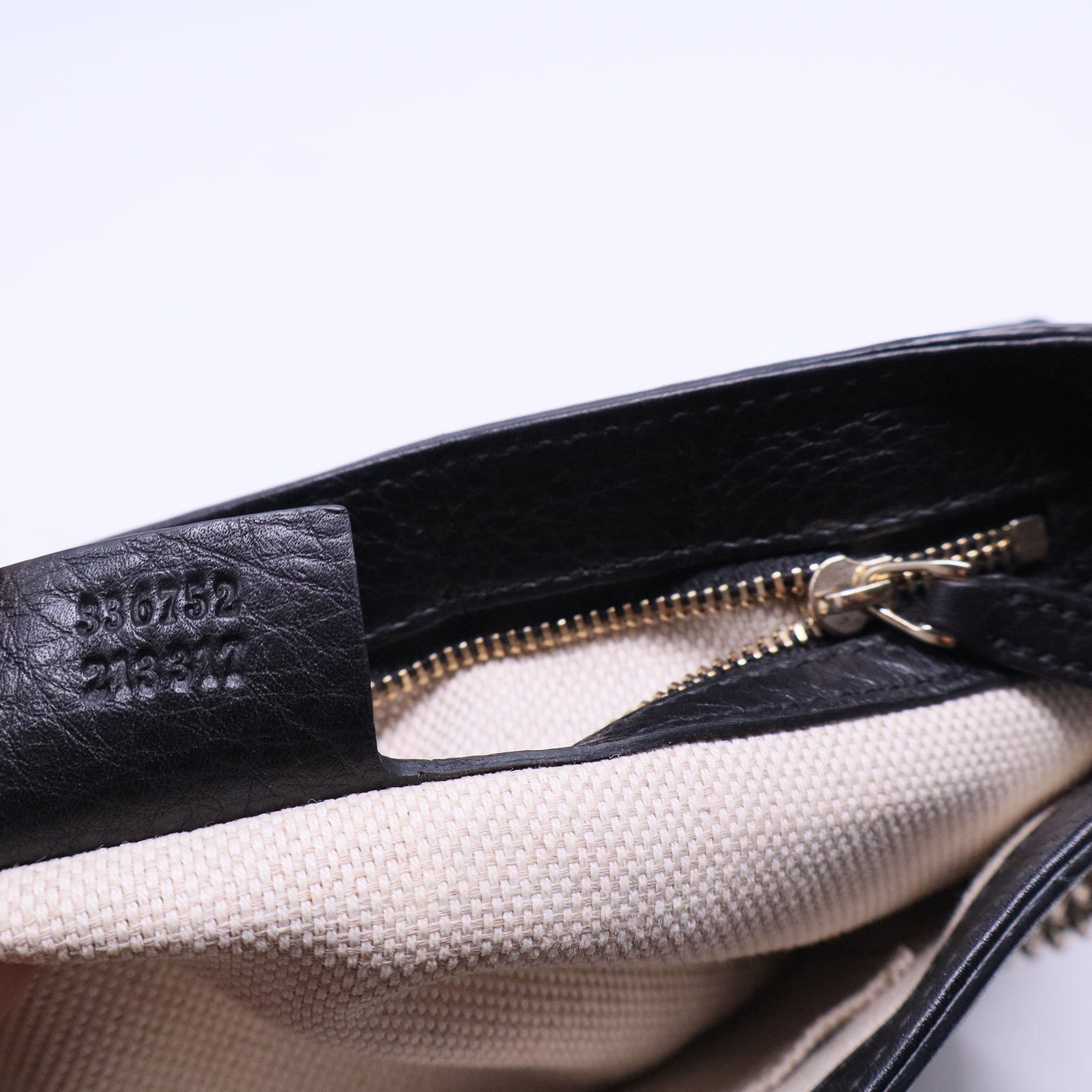 Soho Chain Crossbody Bag Leather Medium B20899