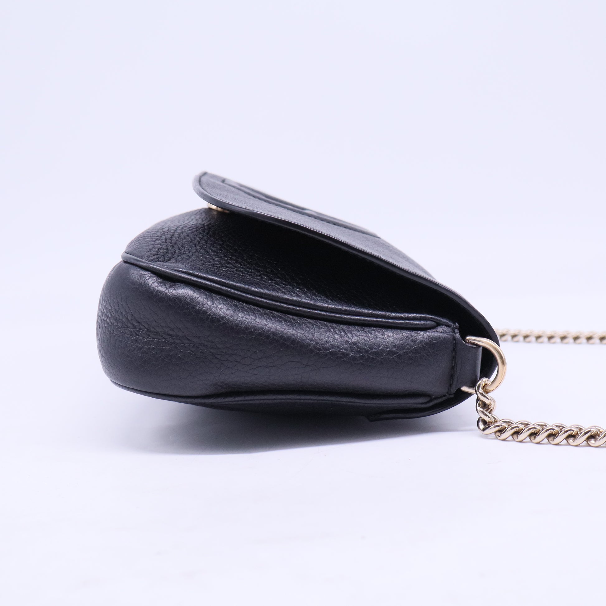 Soho Chain Crossbody Bag Leather Medium B20899