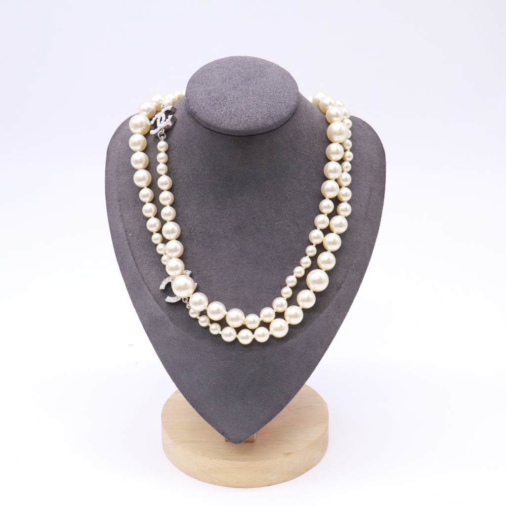 Double 'C' CC Logo Graduated Faux Pearl Necklace W22970