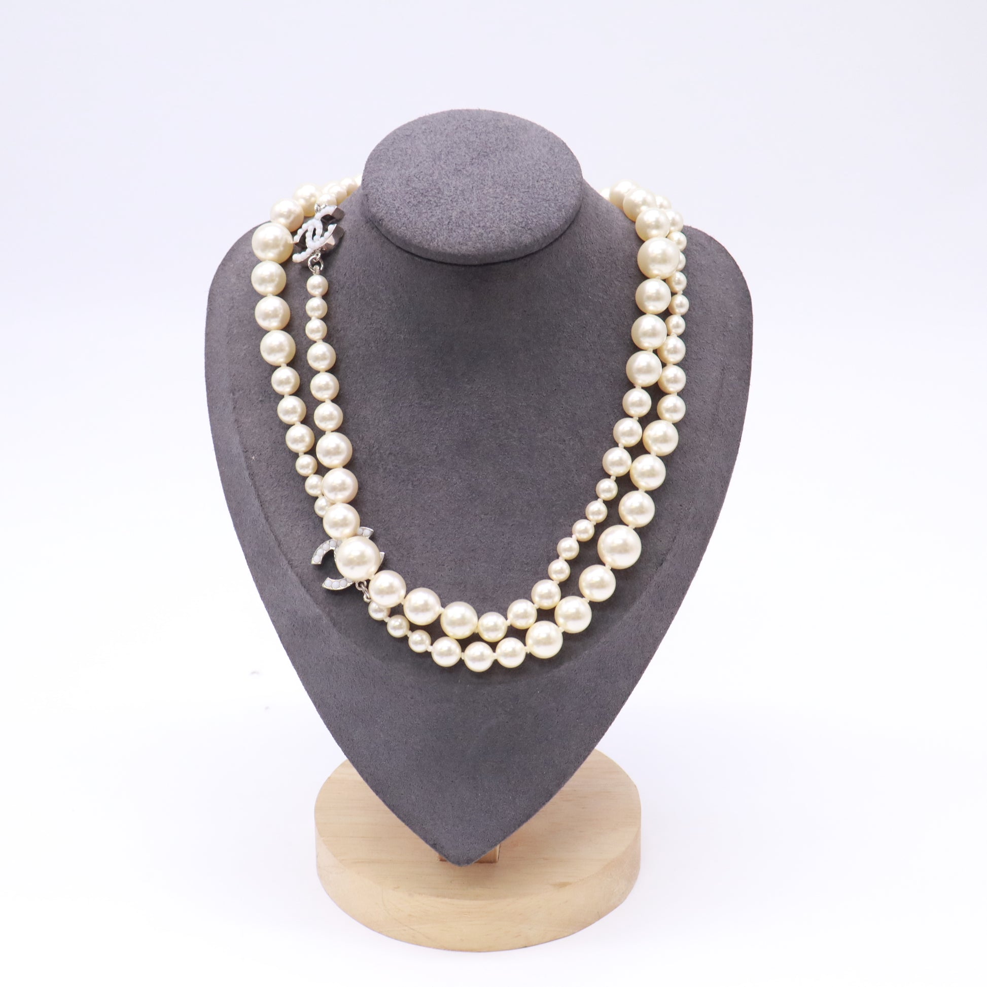 Double 'C' CC Logo Graduated Faux Pearl Necklace W22970