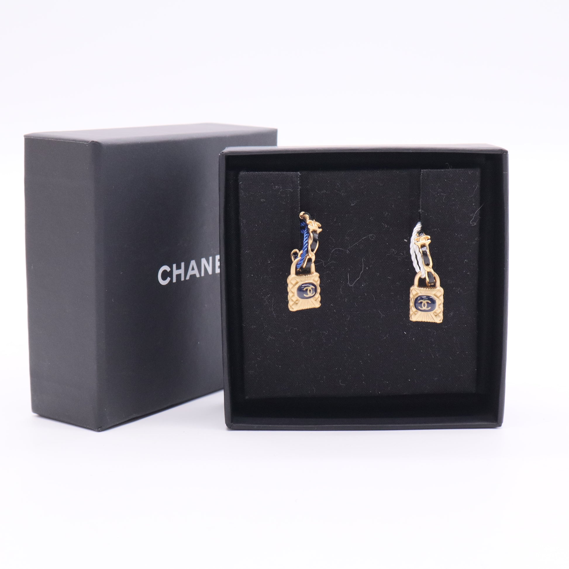 Chanel Gold-tone metal chain link earrings with a dark blue CC logo lock pendant LDJ2668 twins