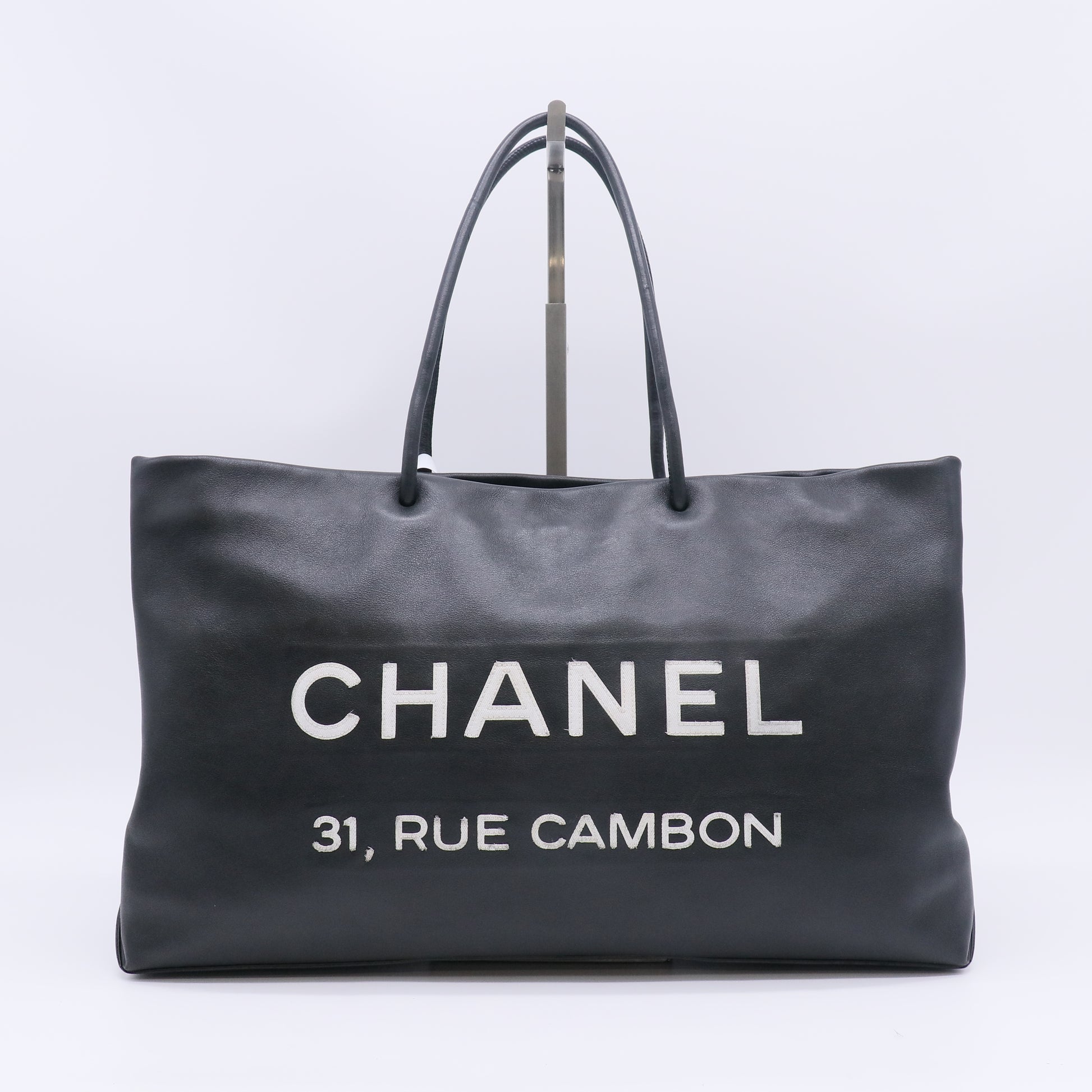 Chanel Essential 31 Rue Cambon Shopping Tote Leather Medium twins B23851
