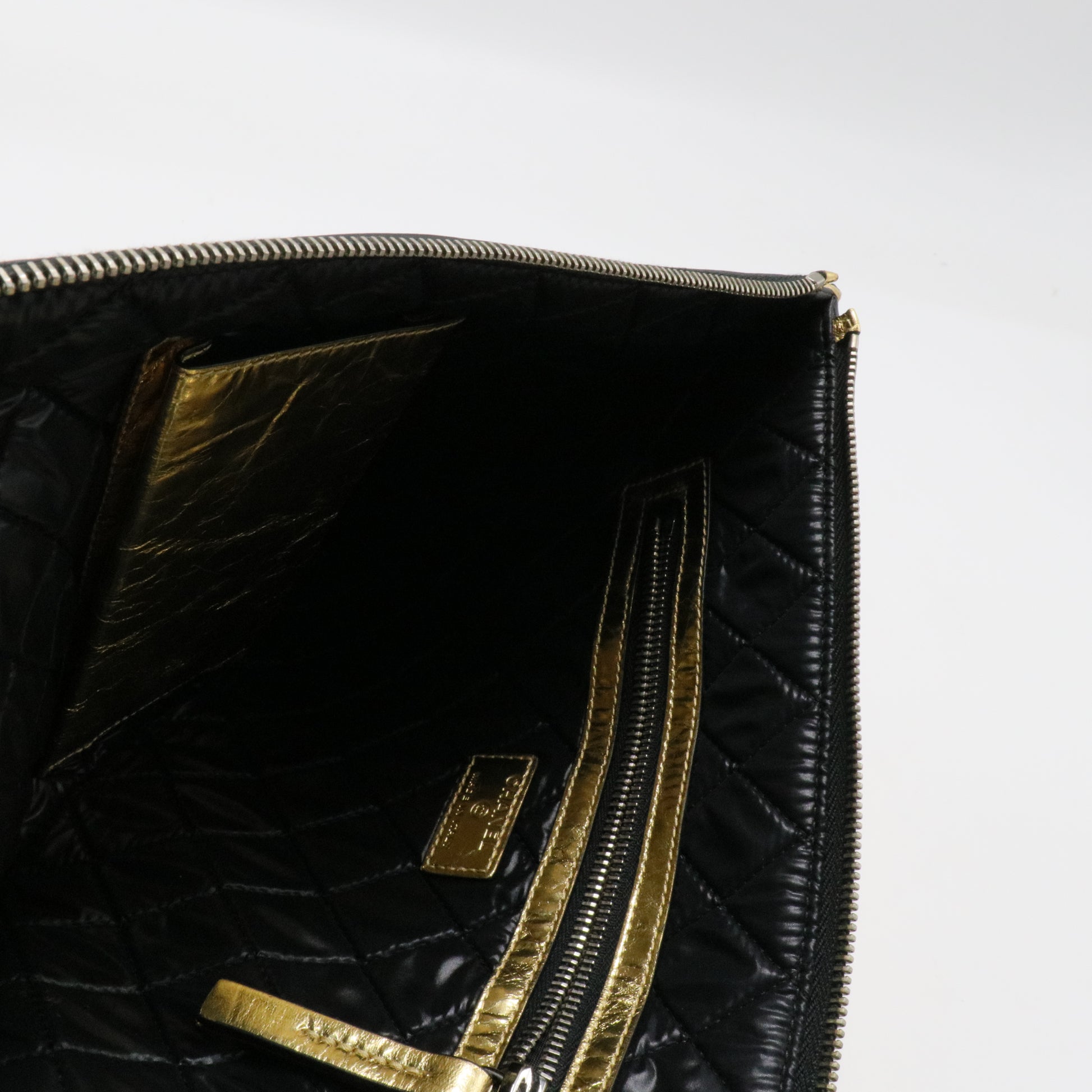 Feministe Mais Feminine Clutch