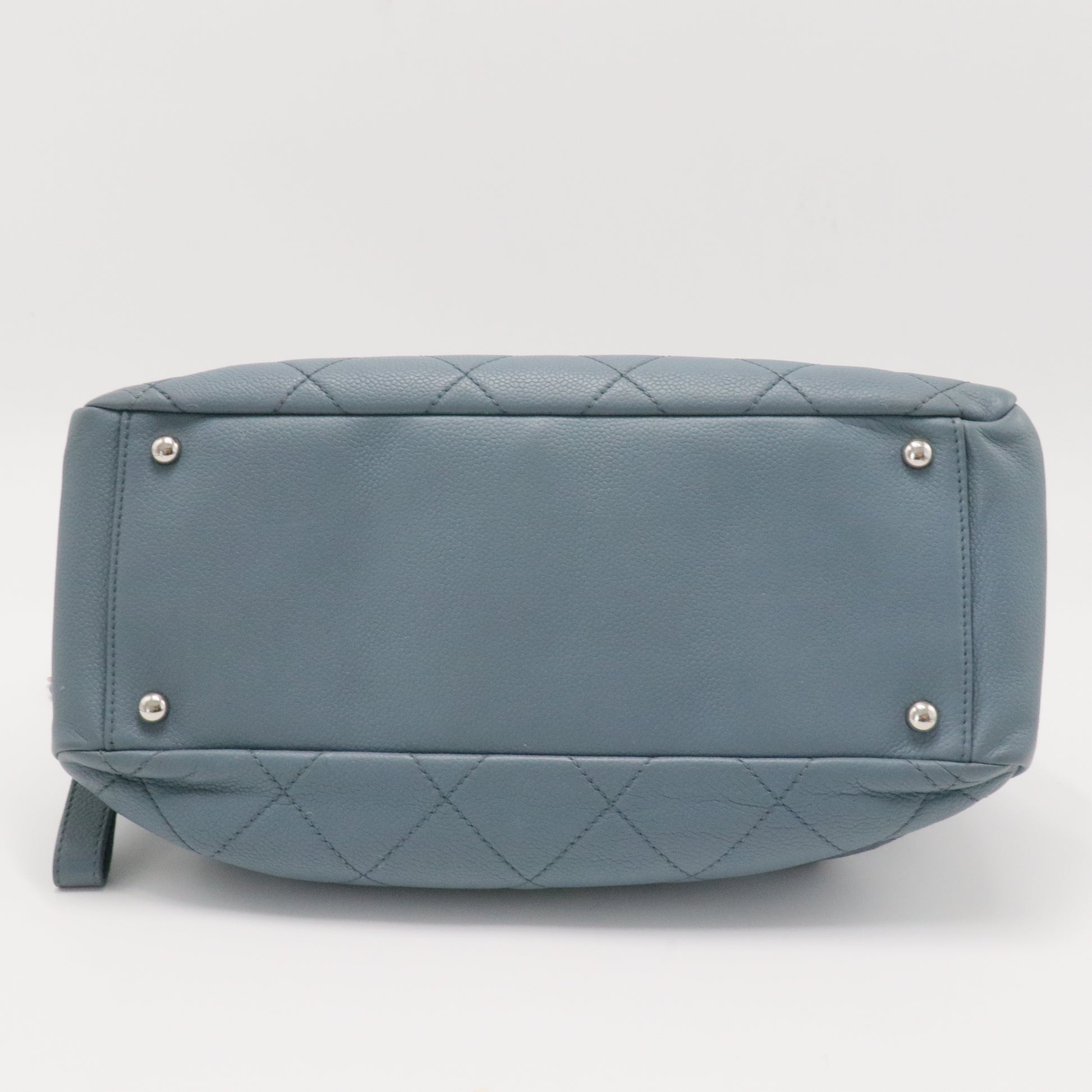 Grand Shopping Tote Quilted Caviar