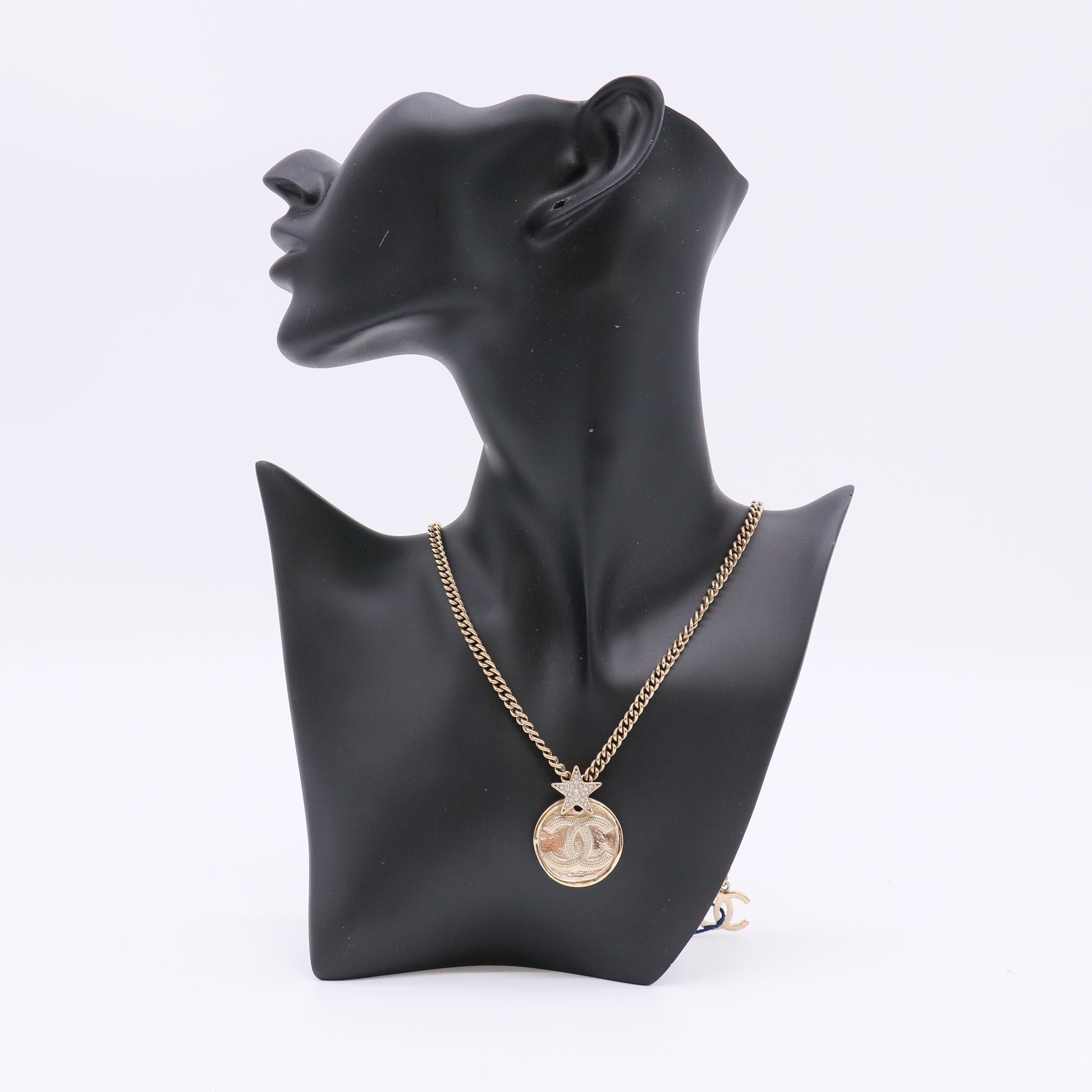 Chanel Pearl CC Round Pendant Necklace Gold twins LDJ4875