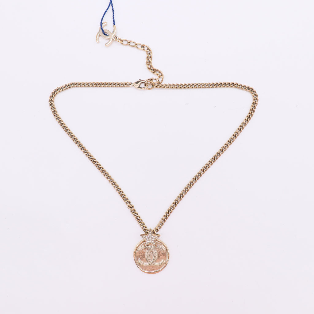 Chanel Pearl CC Round Pendant Necklace Gold twins LDJ4875