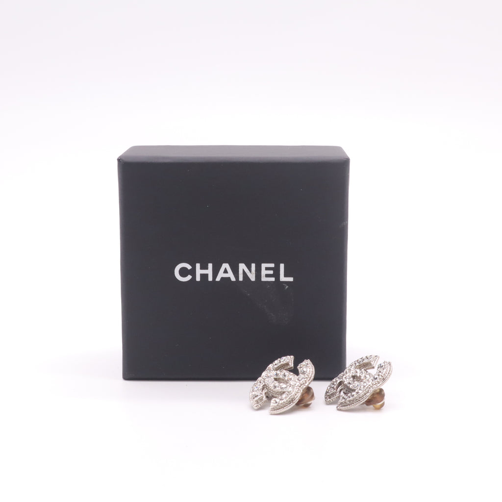 Chanel Crystal Textured Edge CC Stud Earrings W22451