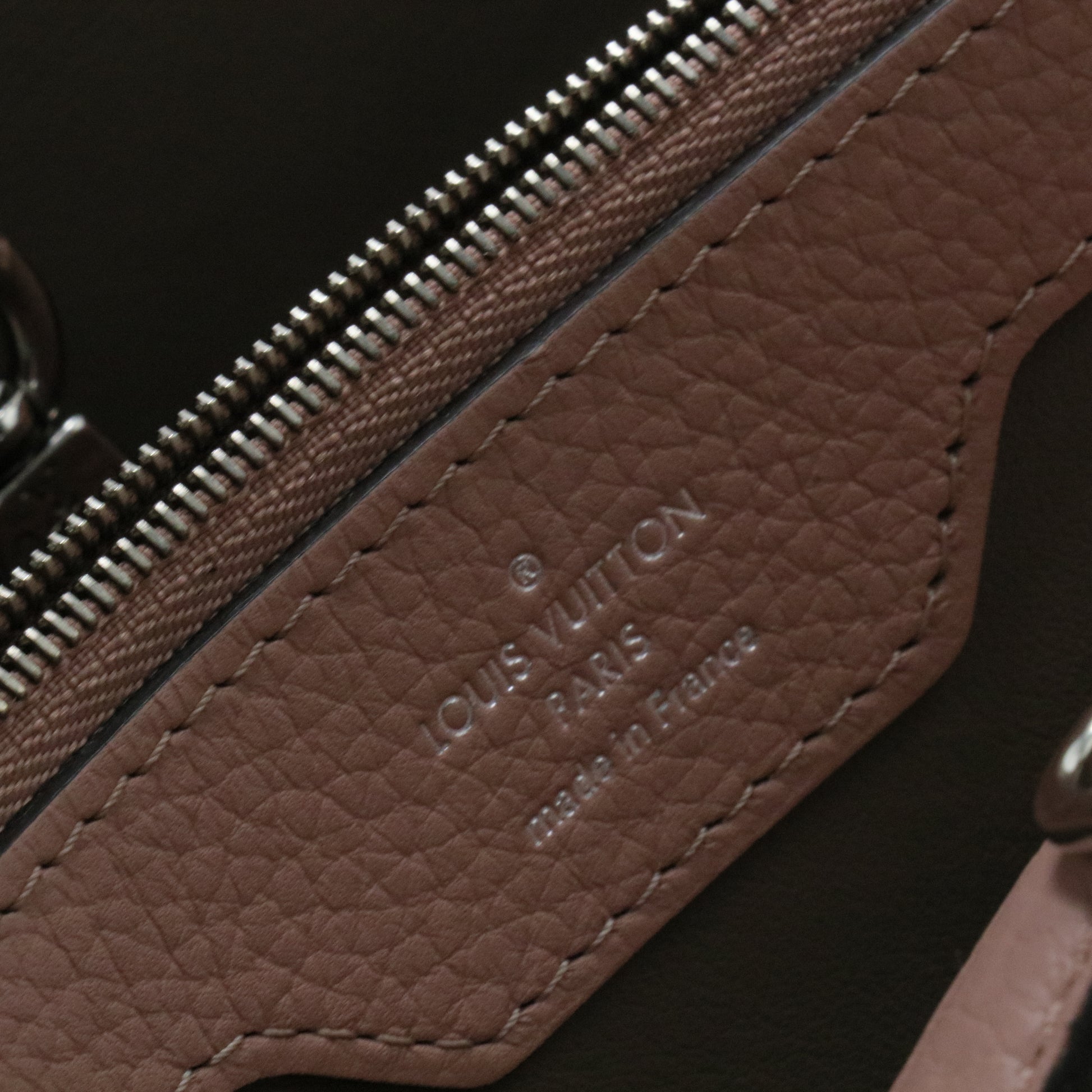 Galet Taurillon Leather Capucines MM Bag