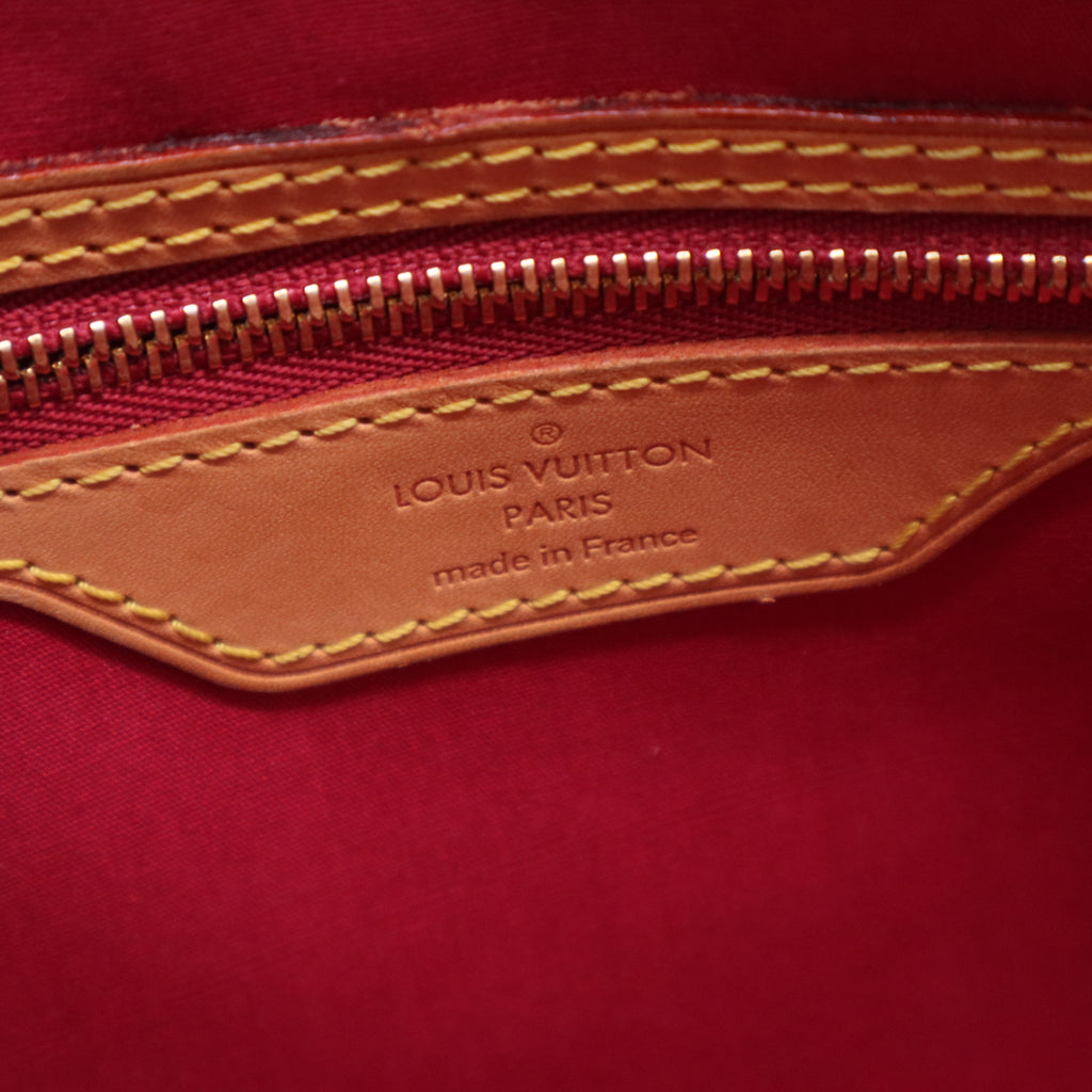 Monogram Vernis Brea MM