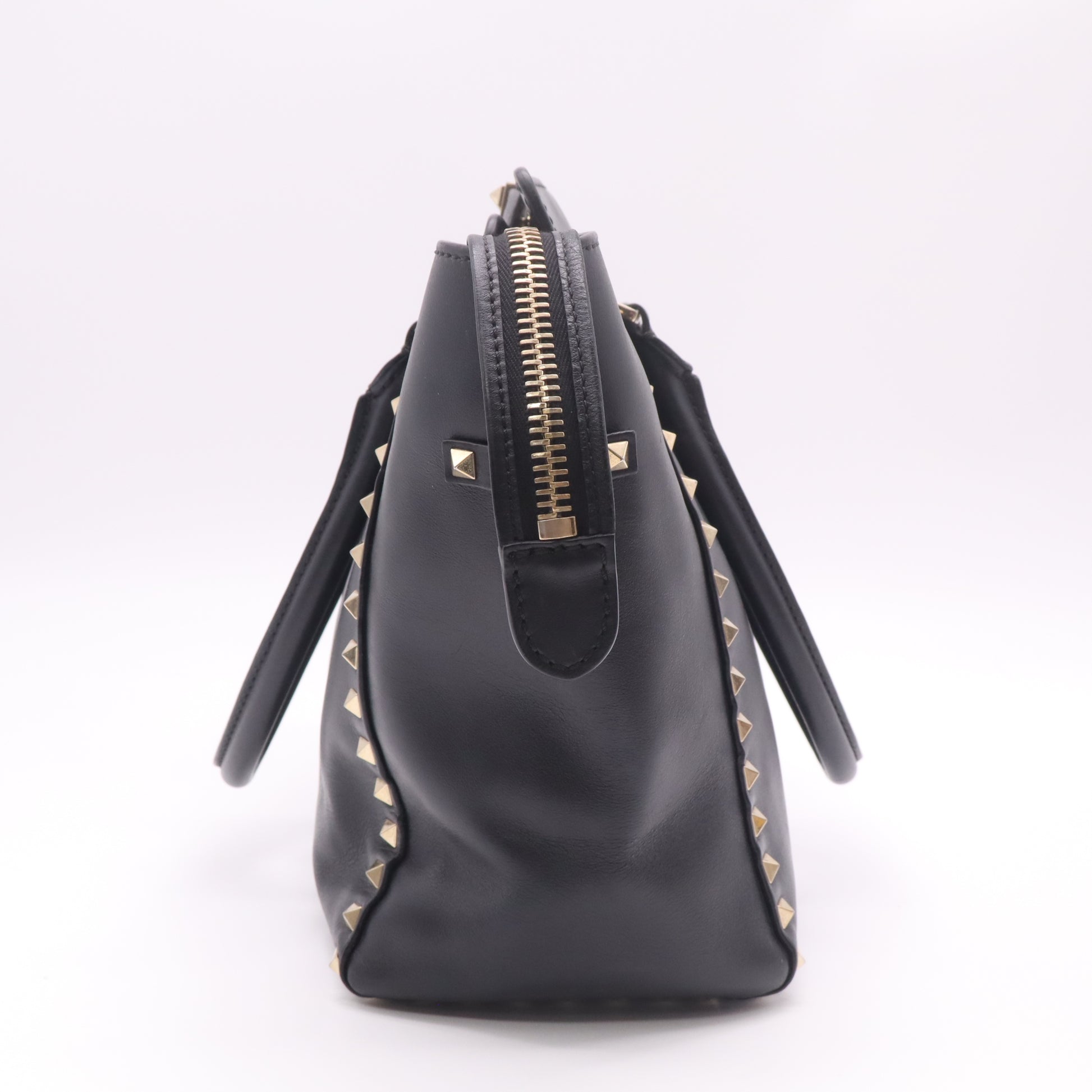 Valentino Garavani Rockstud Medium Leather Tote Bag B21974