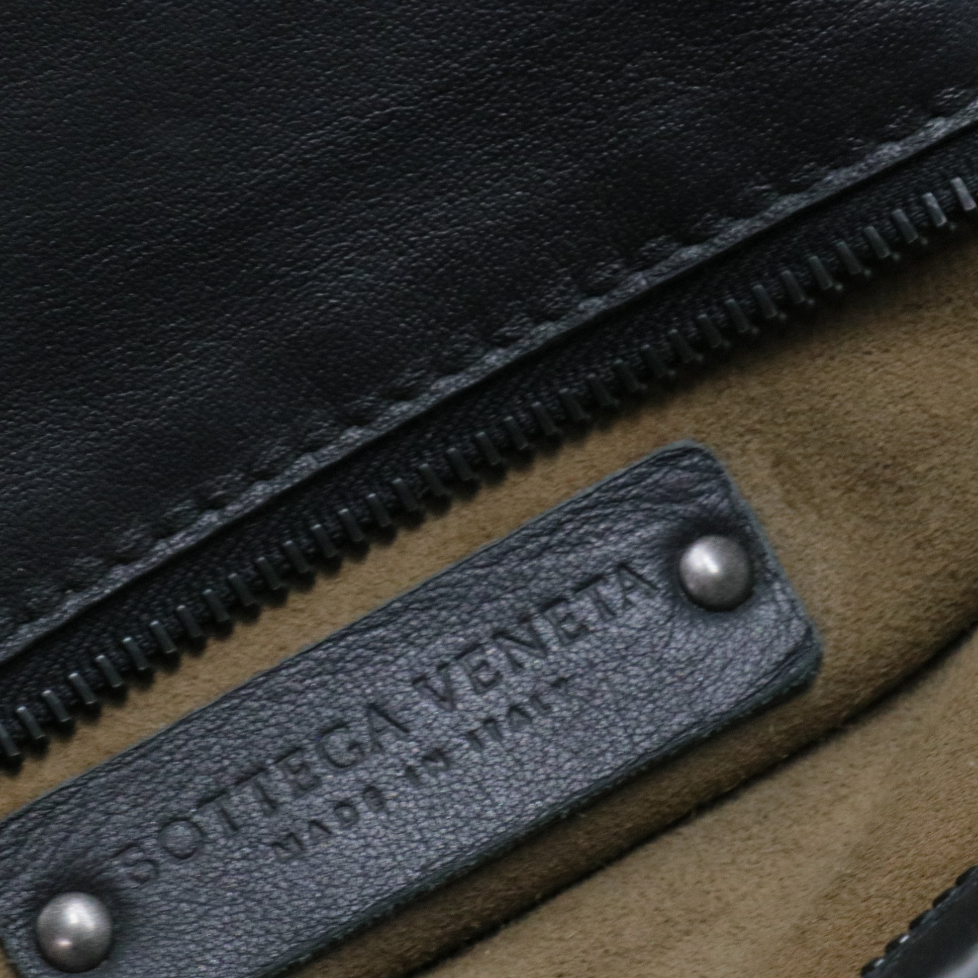 2-Pocket Convertible Tote Intrecciato Nappa Medium