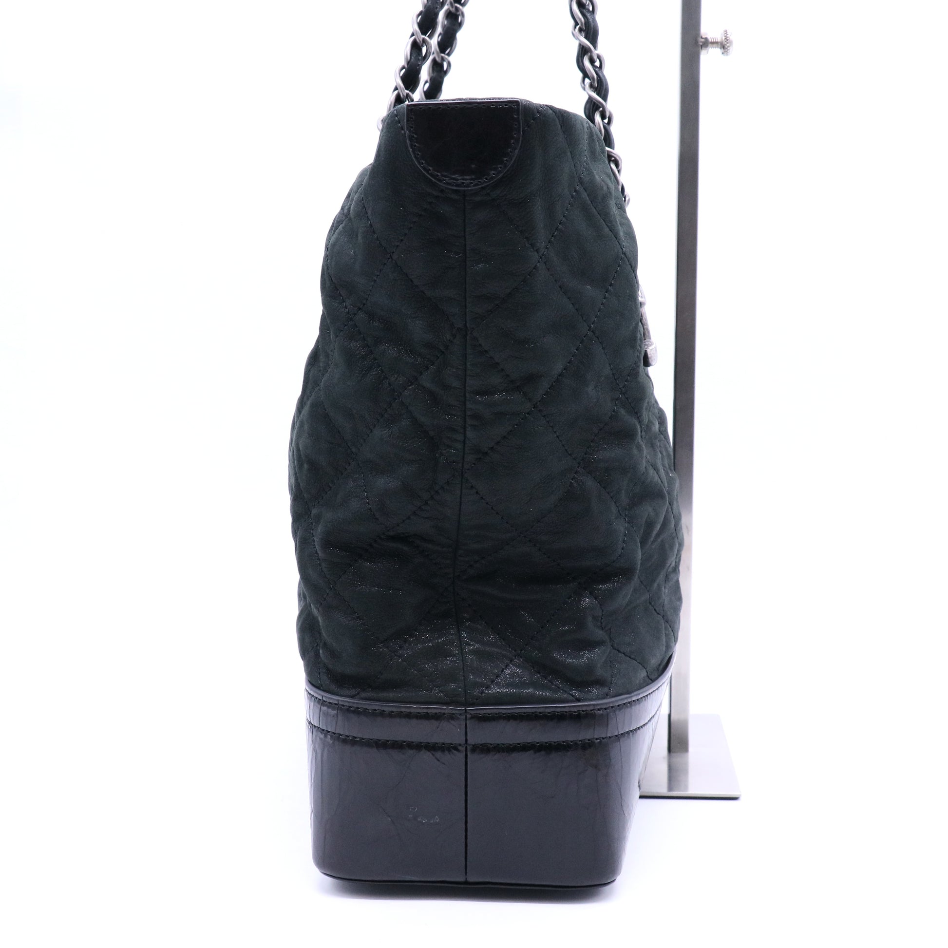 quilted shoulder bag Calfskin black