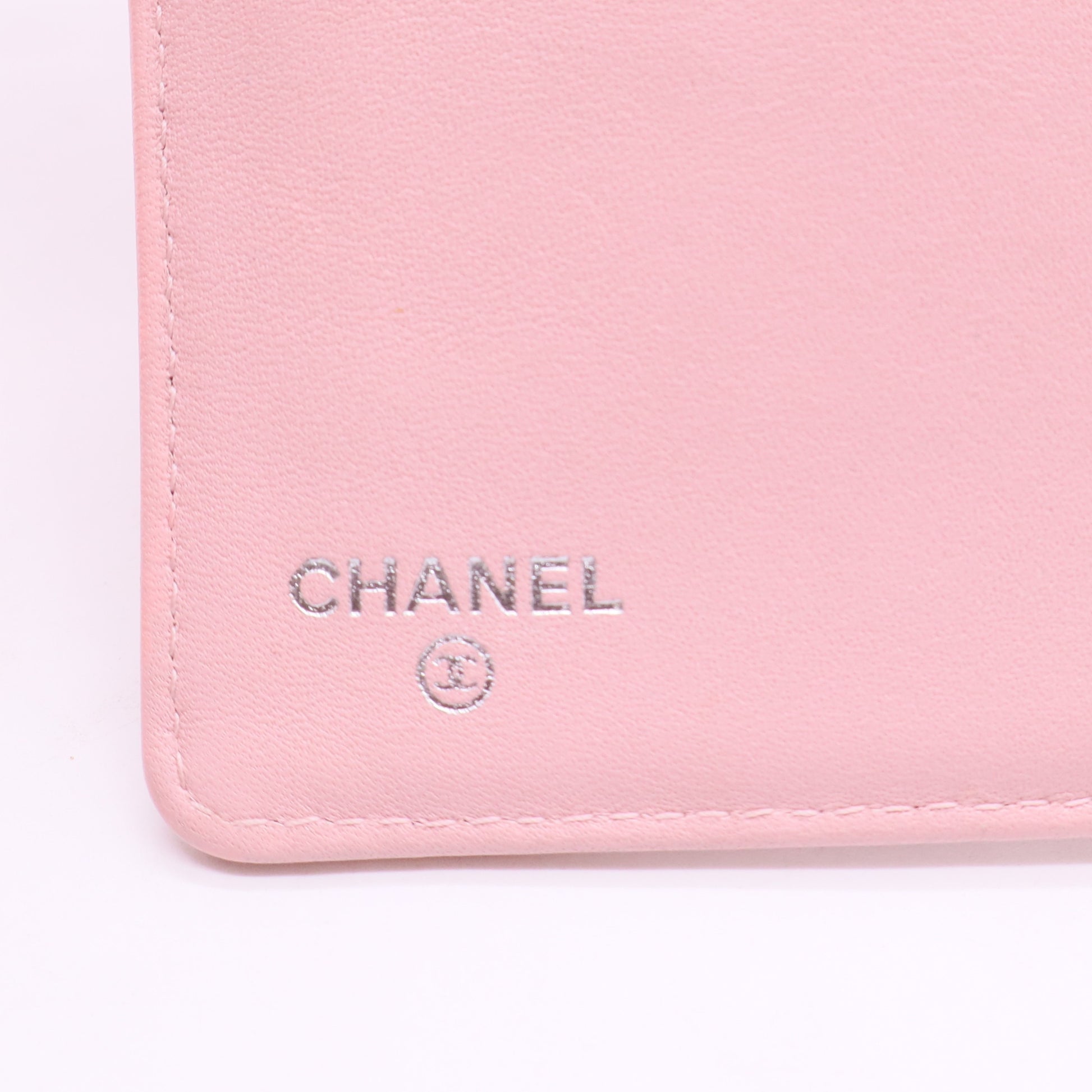 Quilted Caviar Timeless CC Classic Wallet On Chain