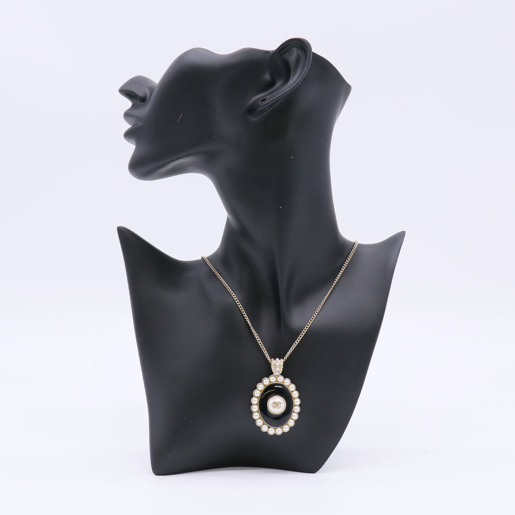 W22465 Chanel Necklace