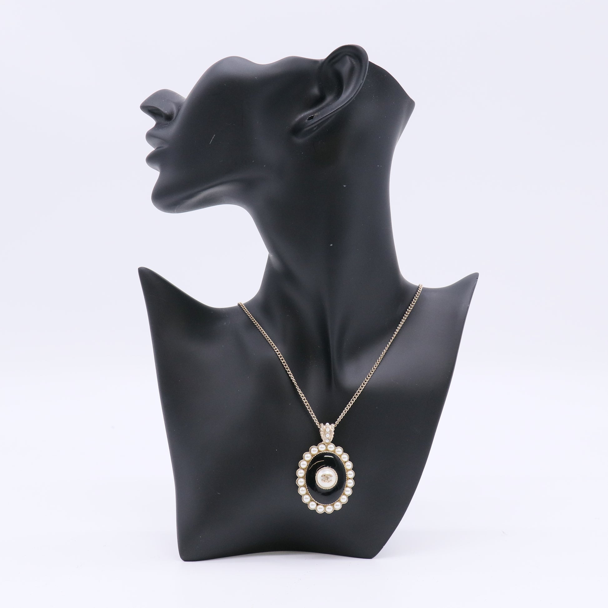W22465 Chanel Necklace