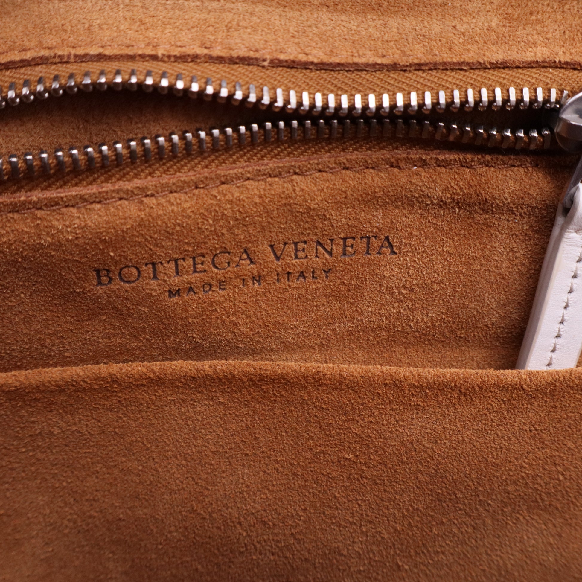 French Calfskin Maxi Intrecciato Small Arco Bianco B20099