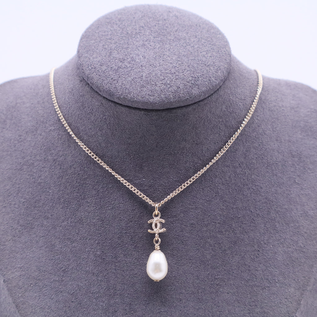 CC Faux Pearl Gold Tone Pendant Necklace W20107