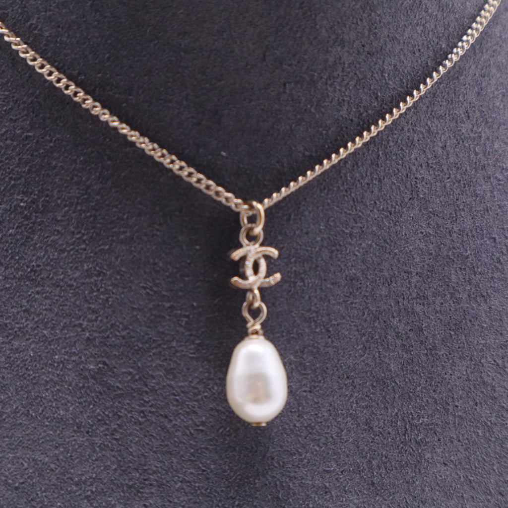CC Faux Pearl Gold Tone Pendant Necklace W20107