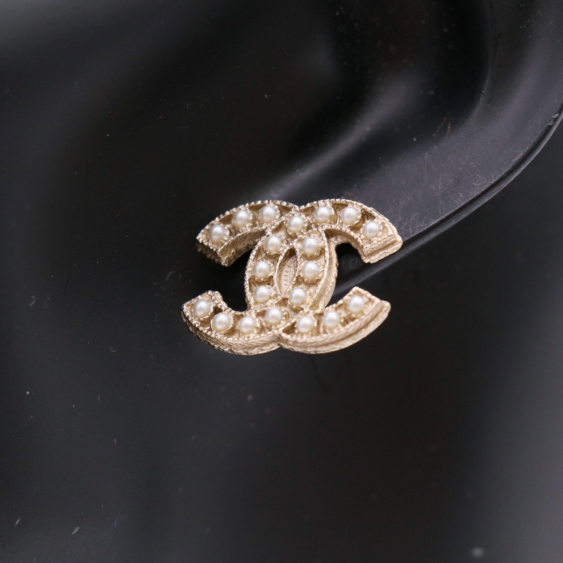 Chanel Classic CC Pearl Stud Earrings twins LDJ4912