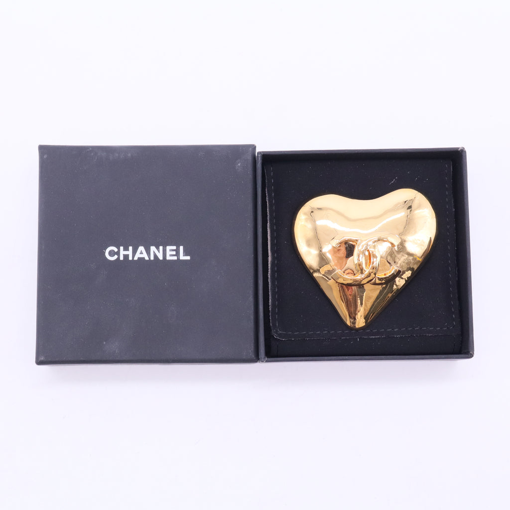 Chanel Gold heart-shaped brooch W20197
