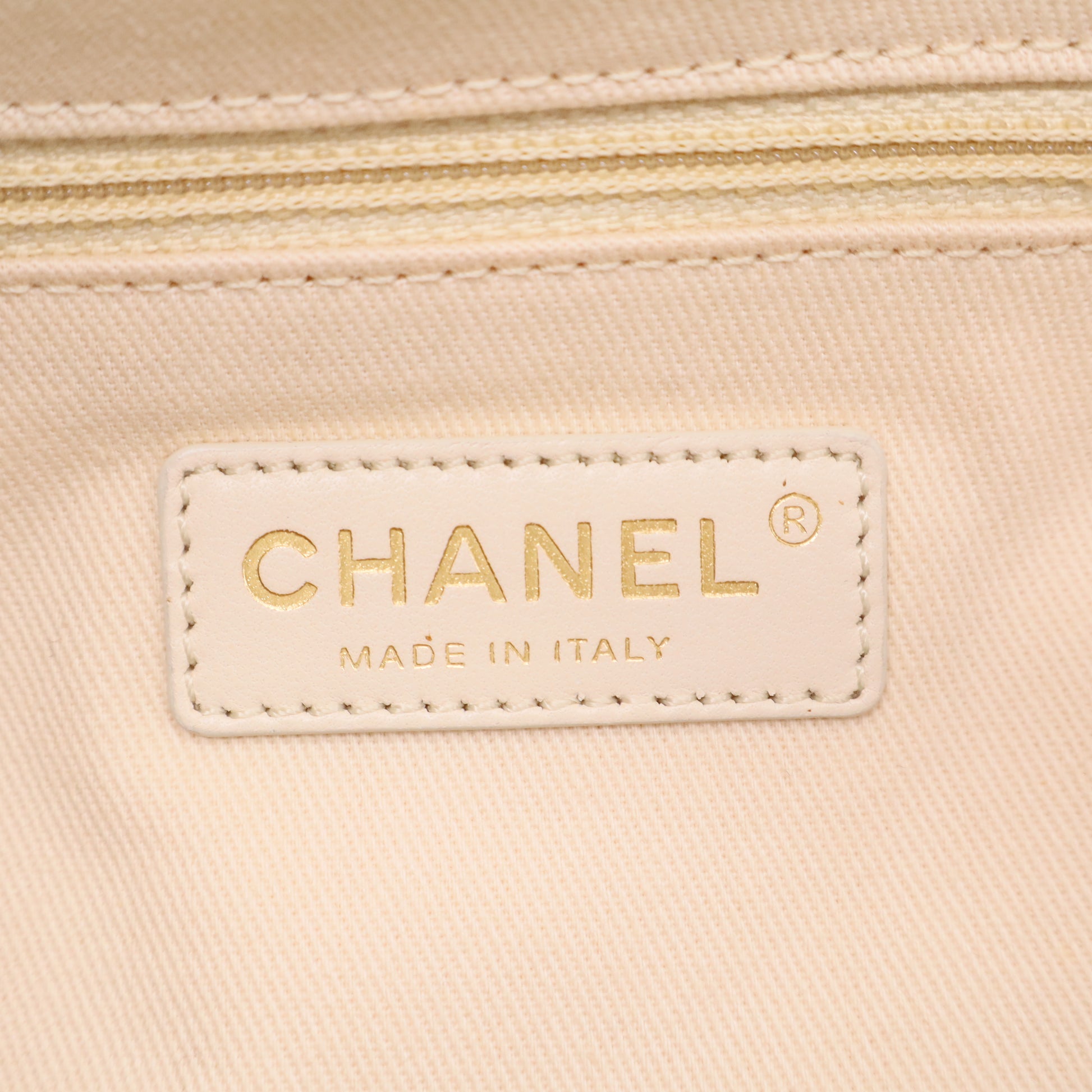 Chic Quilt Bowling Bag Quilted Iridescent Calfskin Medium Twins