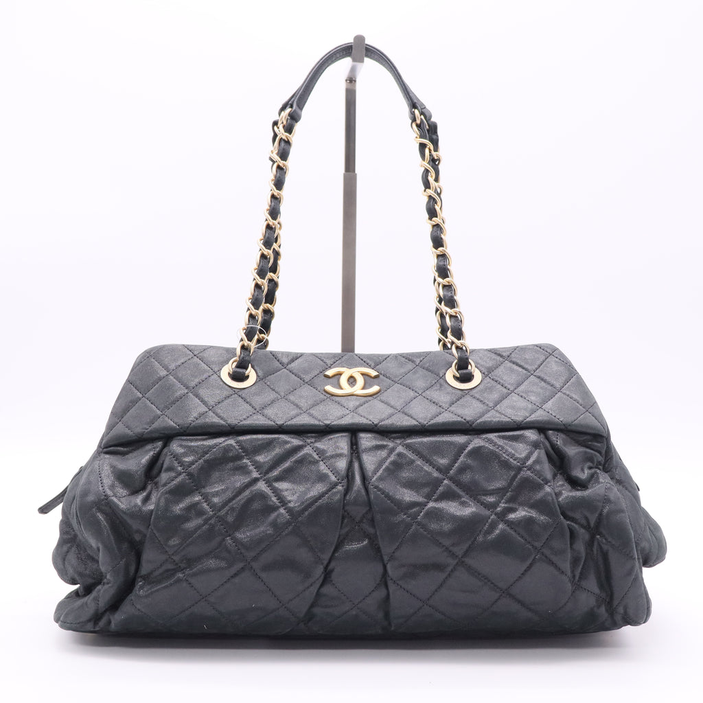 Chic Quilt Bowling Bag Quilted Iridescent Calfskin Medium Twins