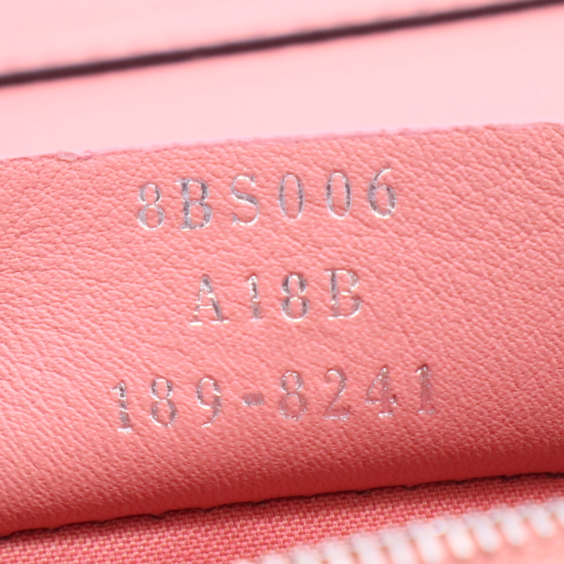 Vitello Cruise F is Fendi Medium Envelope Wallet on Chain Macaron