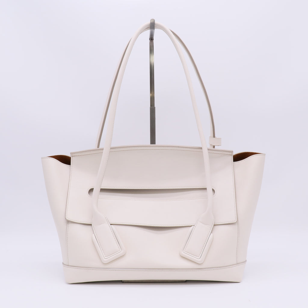 Bottega Veneta Grainy Calfskin Medium Arco Plaster B23919