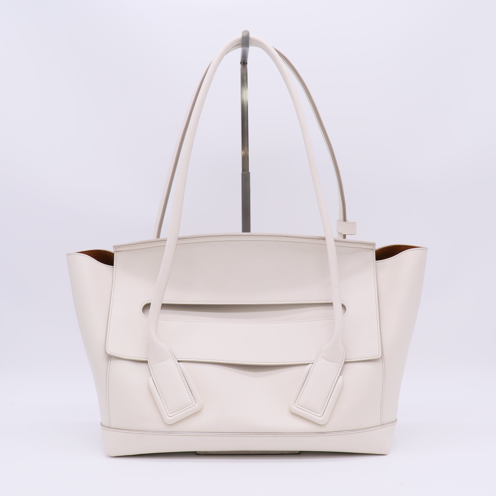 Bottega Veneta Grainy Calfskin Medium Arco Plaster B23919
