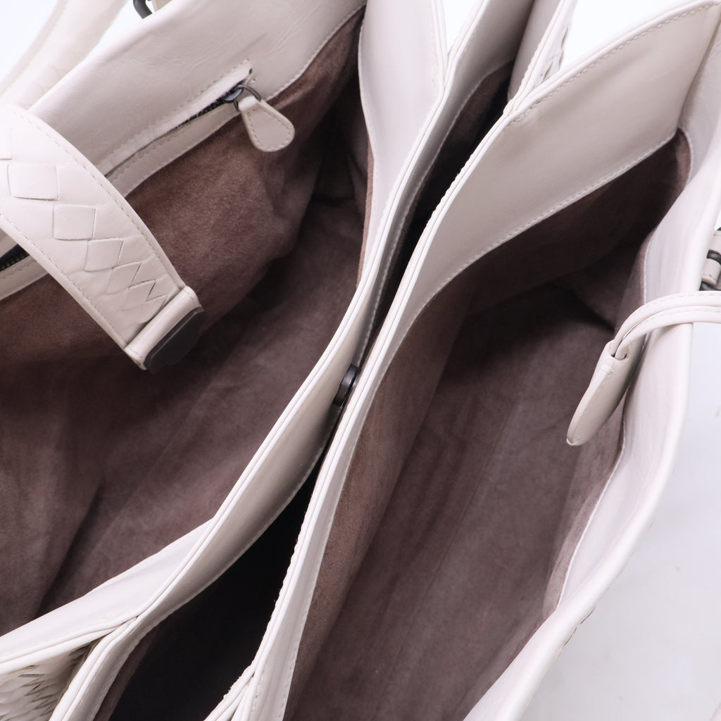Roma Tote Off White Bag Locker has the key B20109