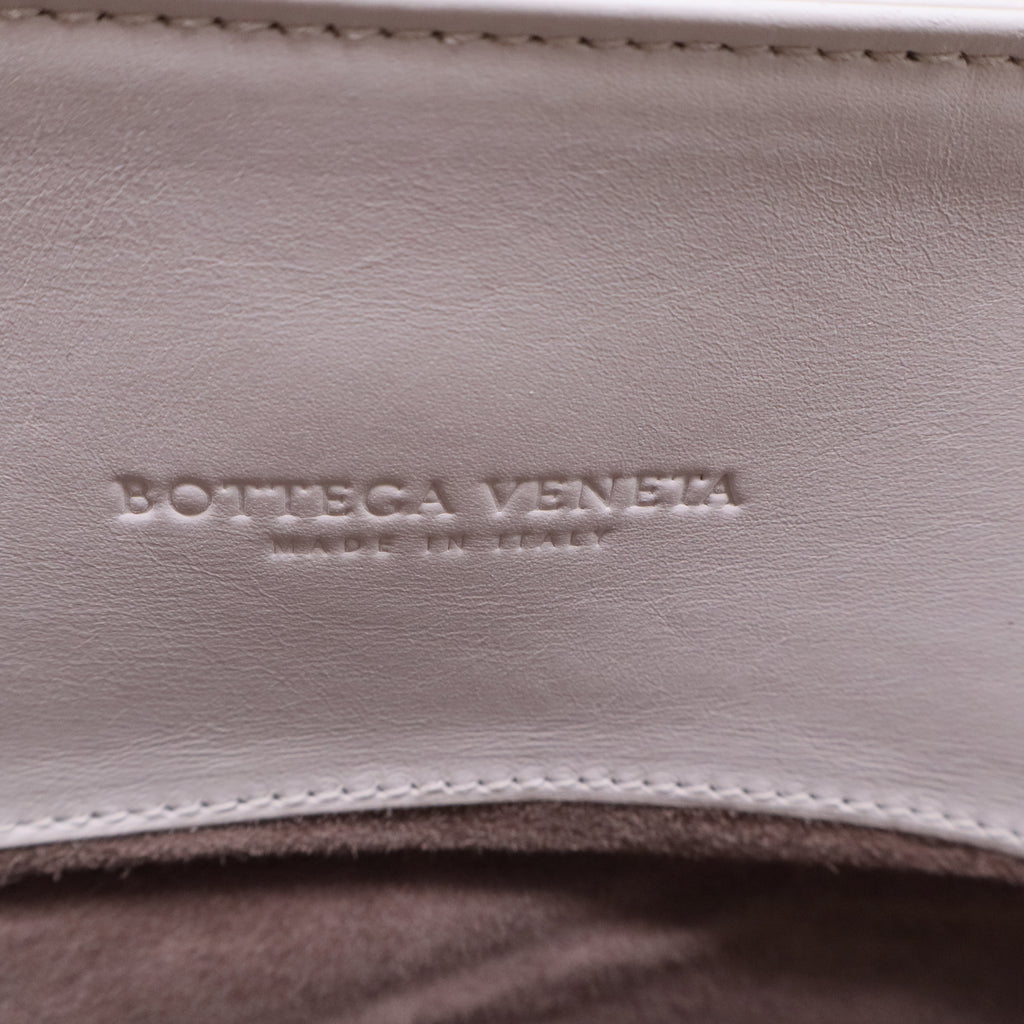 Roma Tote Off White Bag Locker has the key B20109