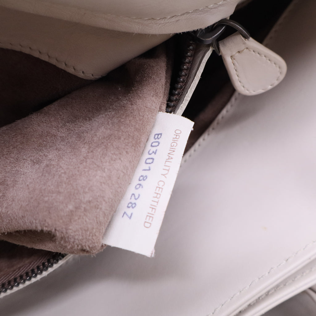 Roma Tote Off White Bag Locker has the key B20109