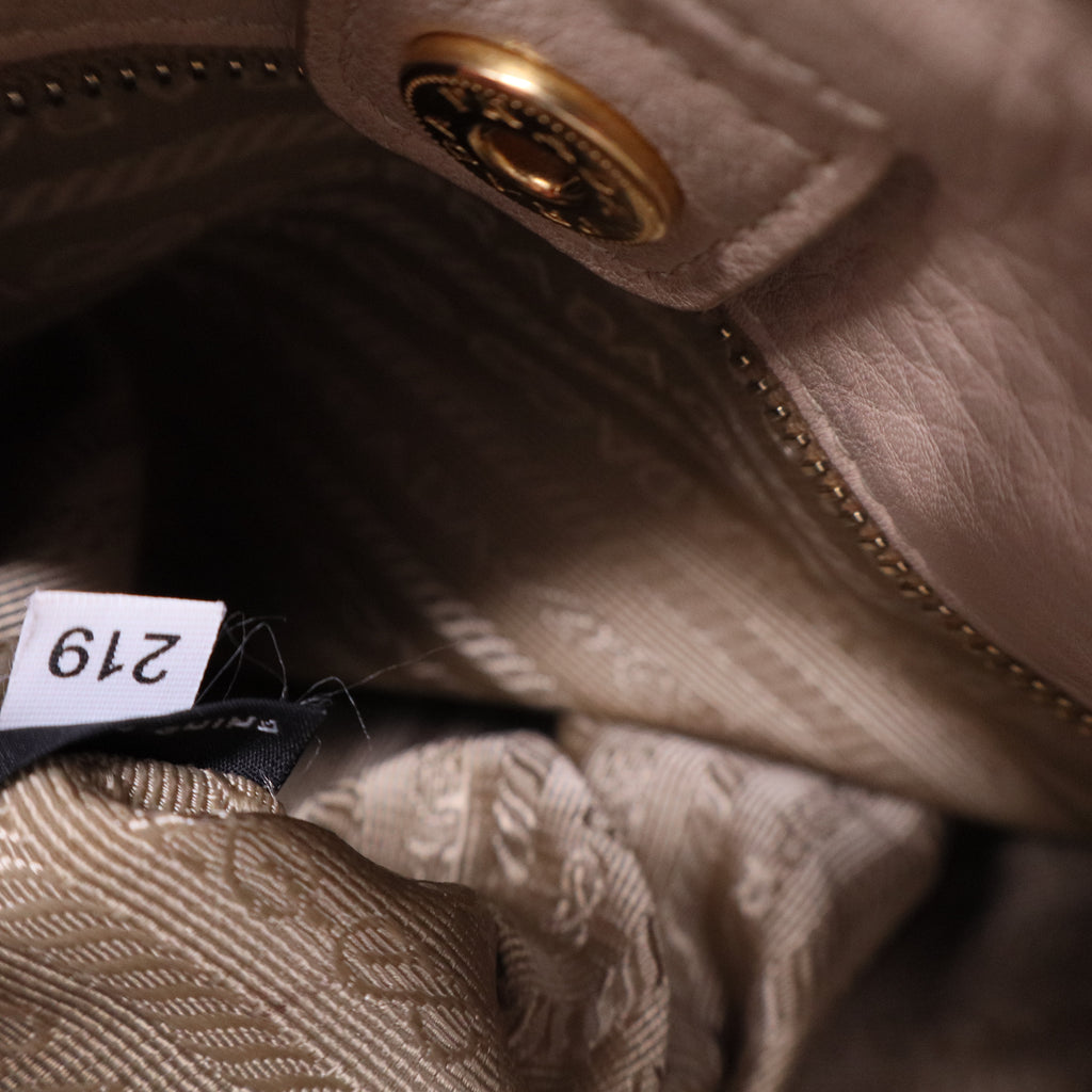 Beige Vitello Daino Leather Side Zip Tote B20742