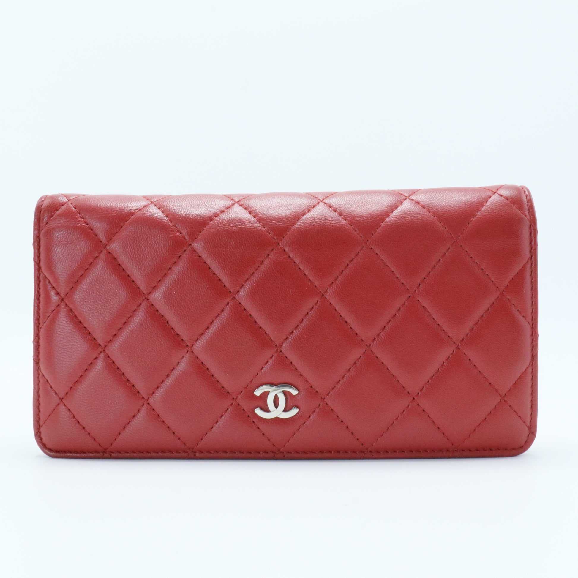 Classic Bi Fold Wallet in Red