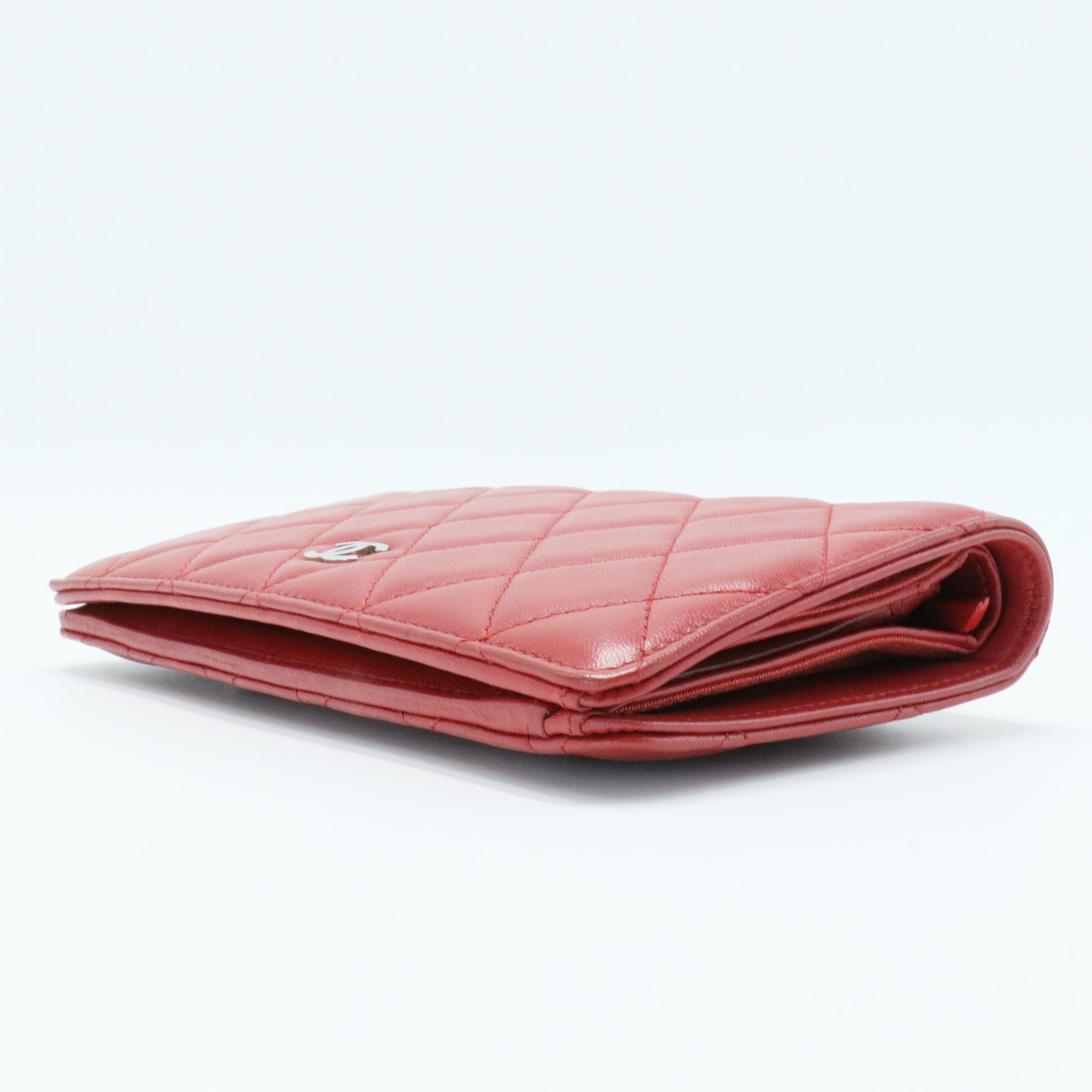 Classic Bi Fold Wallet in Red