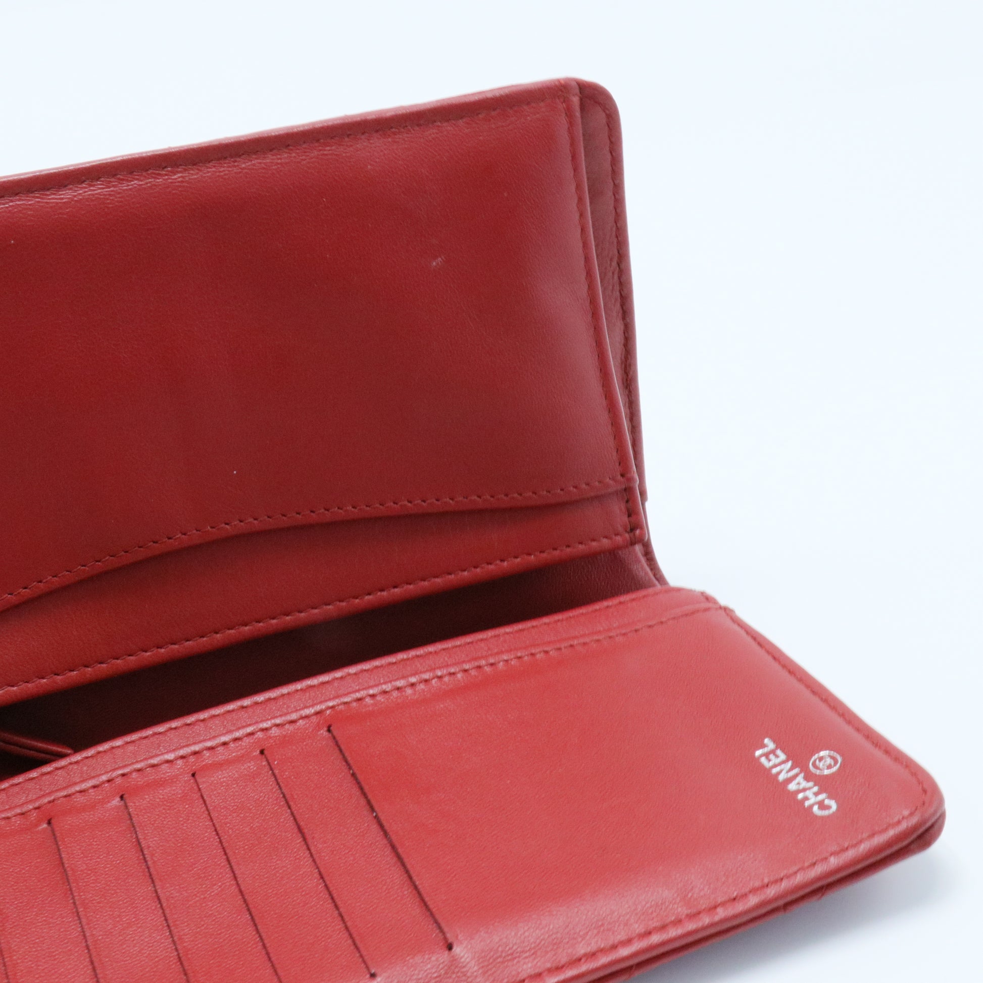 Classic Bi Fold Wallet in Red