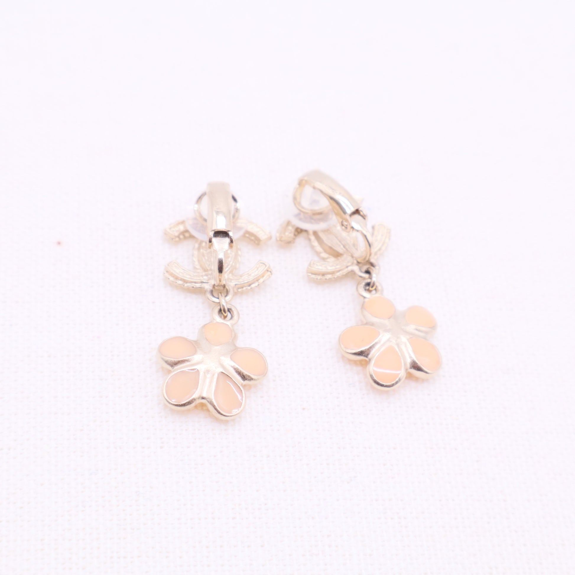 Gold Coco Mark A18V flower-drop earrings Golden