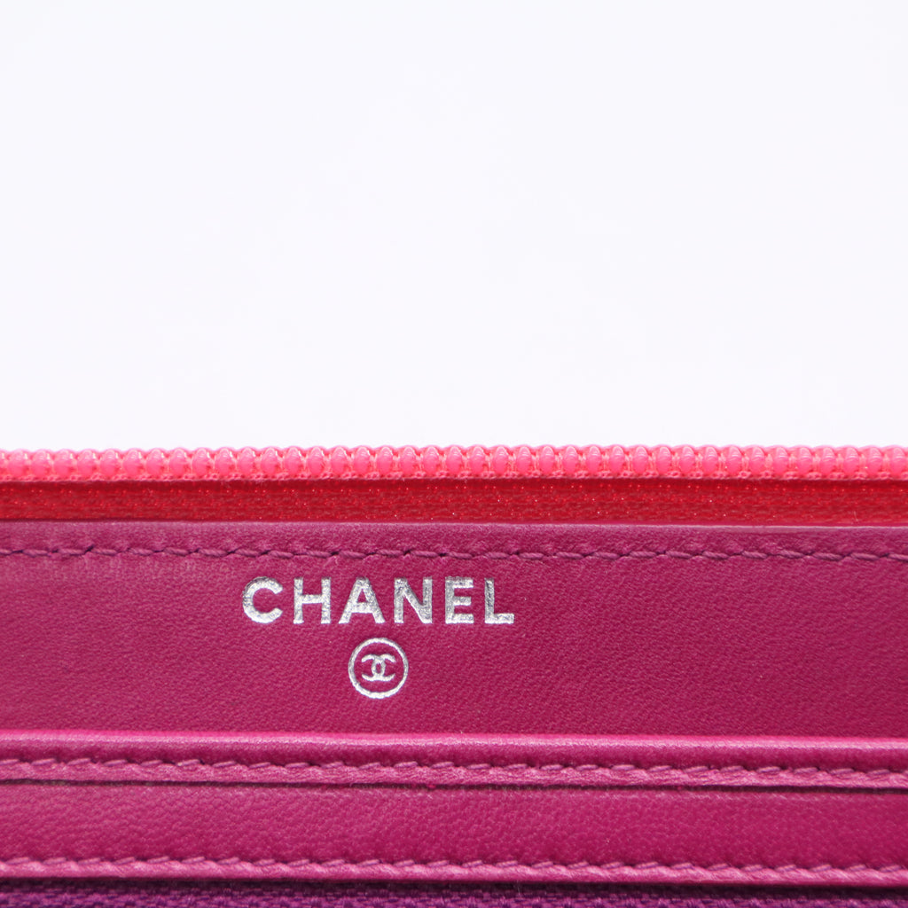 Chanel black lambskin leather camellia embossed large zip wallet Twins LDJ3511