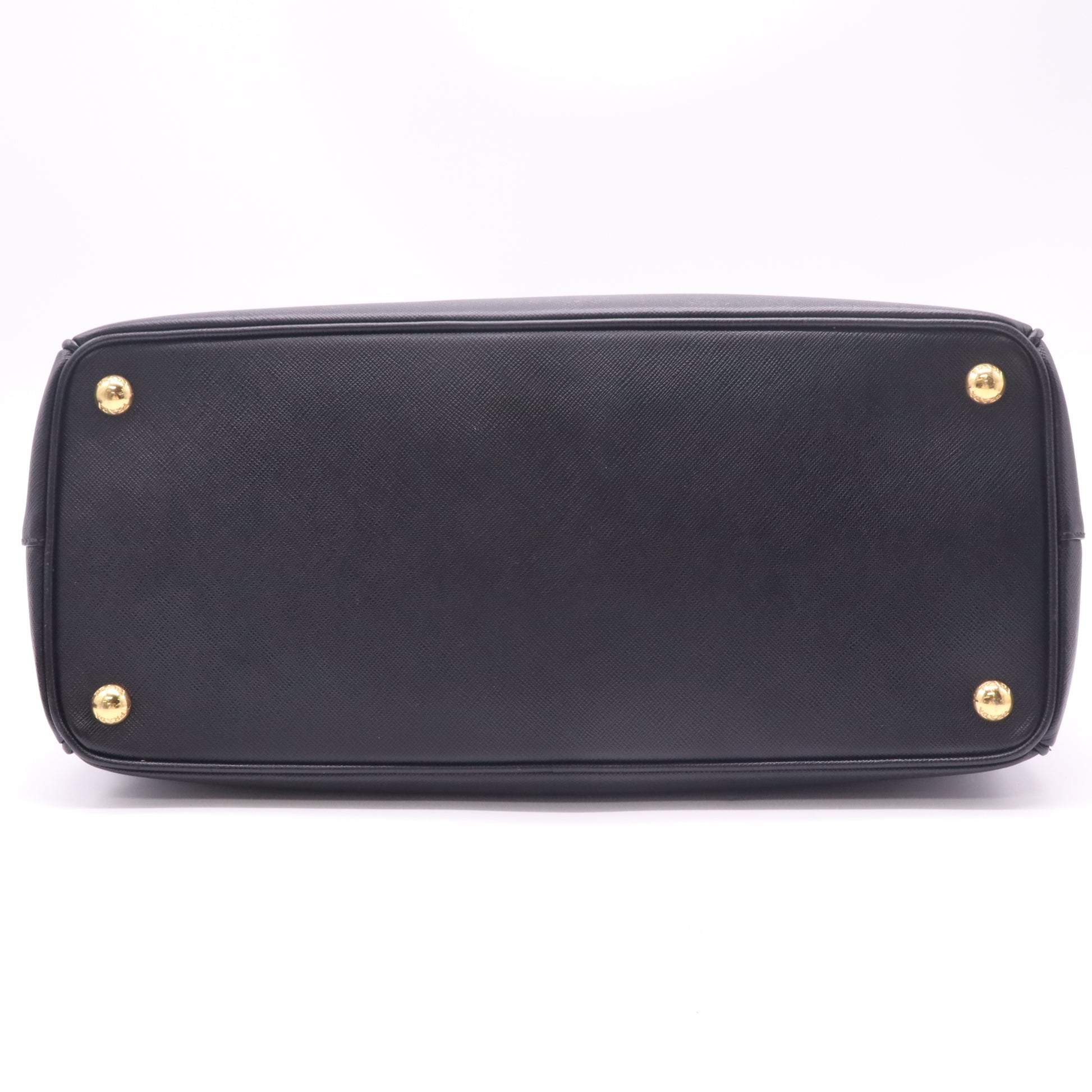 Saffiano Medium Galleria Double Zip Tote Black B23164